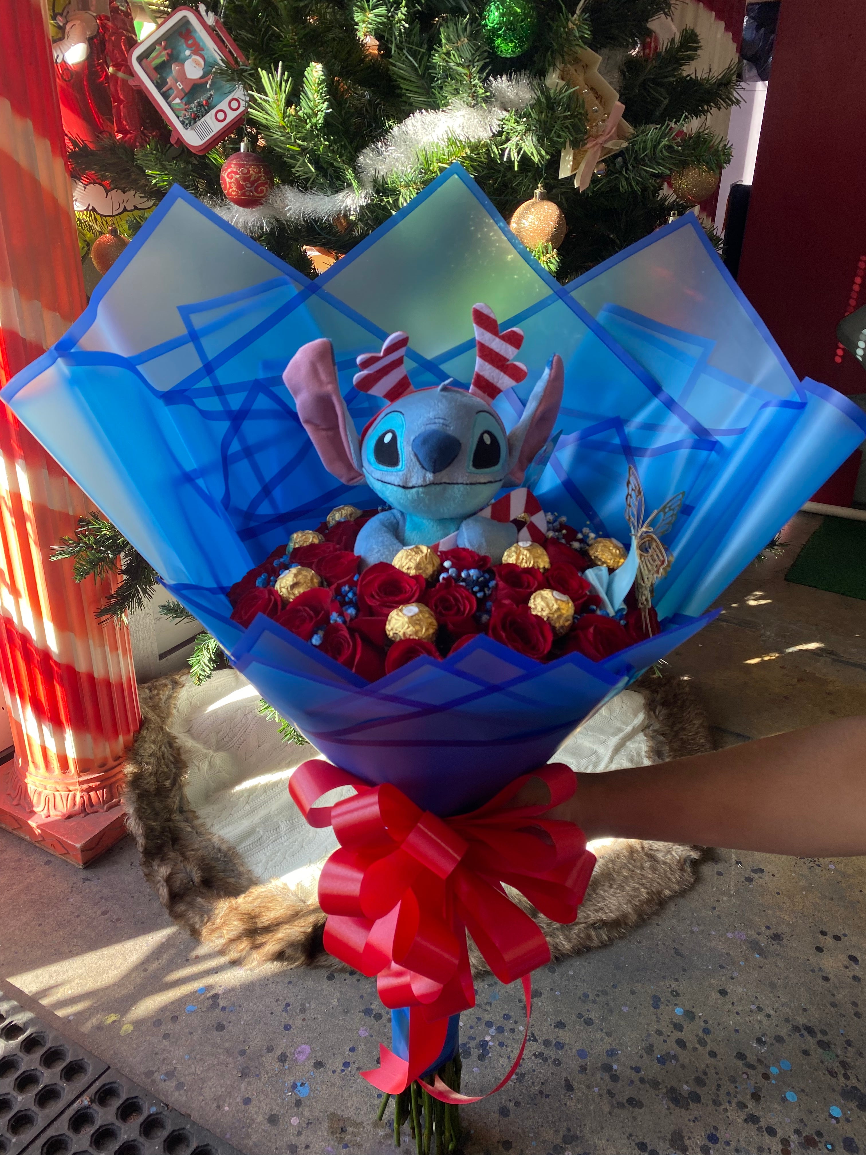 24 roses + stitch plush + blue babysbreath ๐