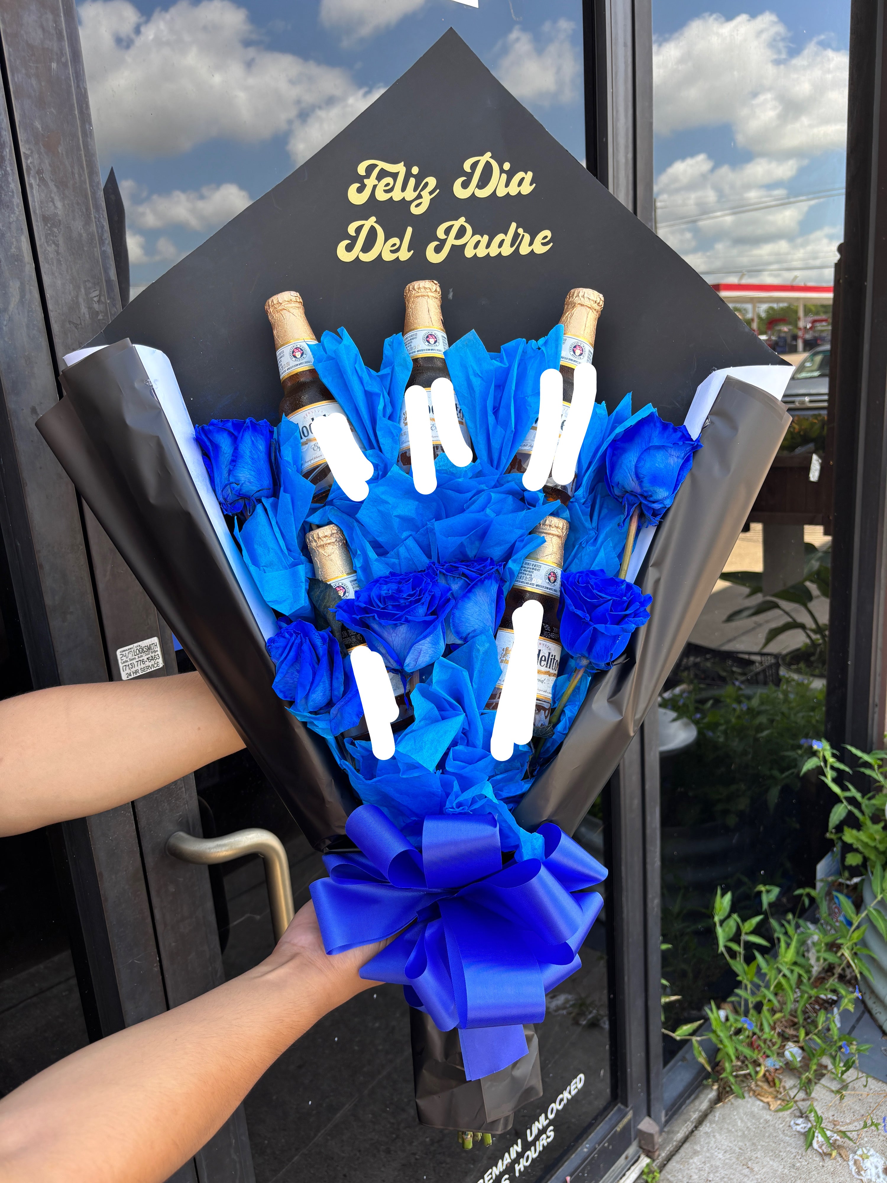 Fatherโs Day 6 ๐บ + 6 blue natural roses๐