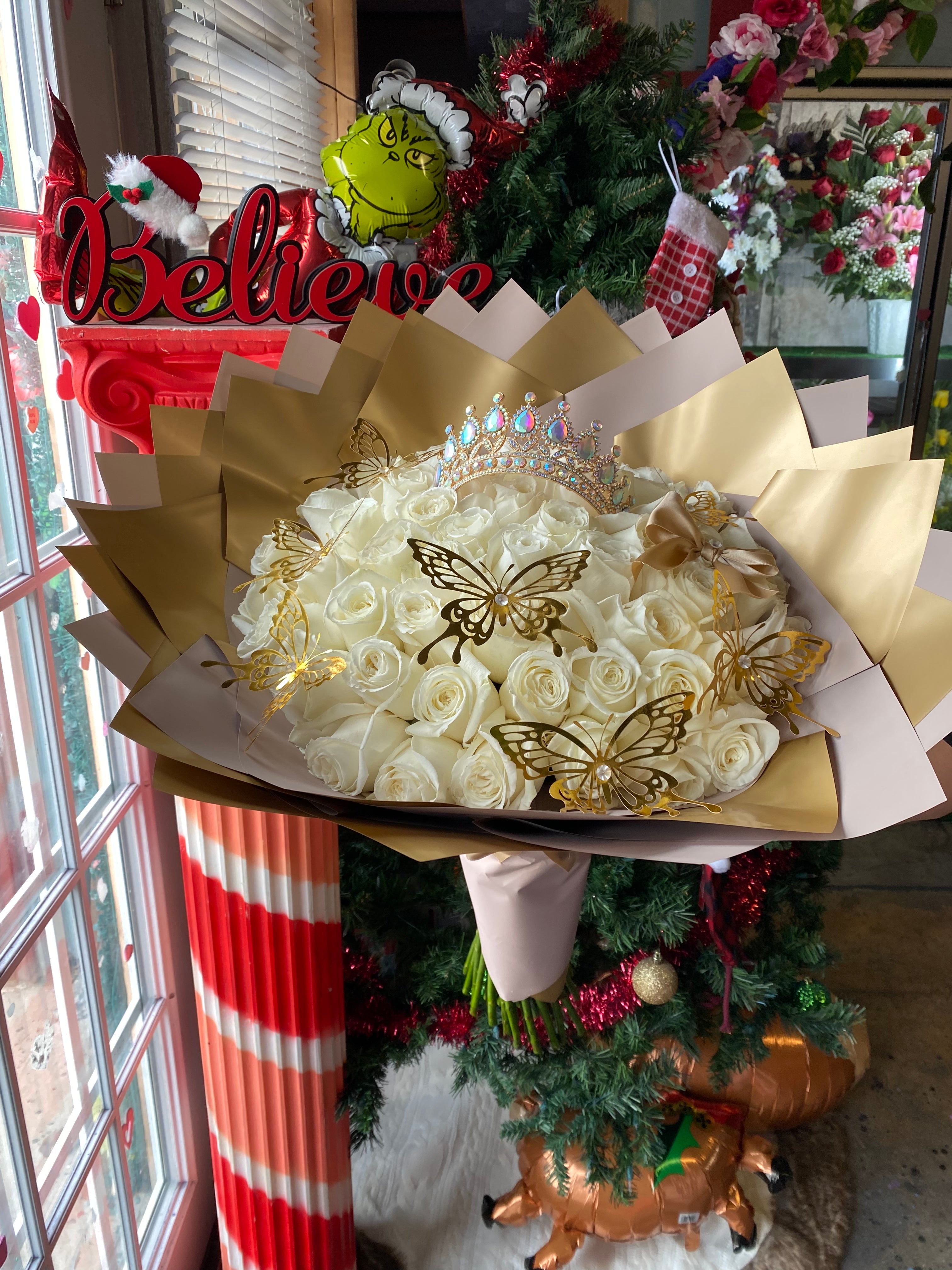 50 soft white roses with golden add ons✨