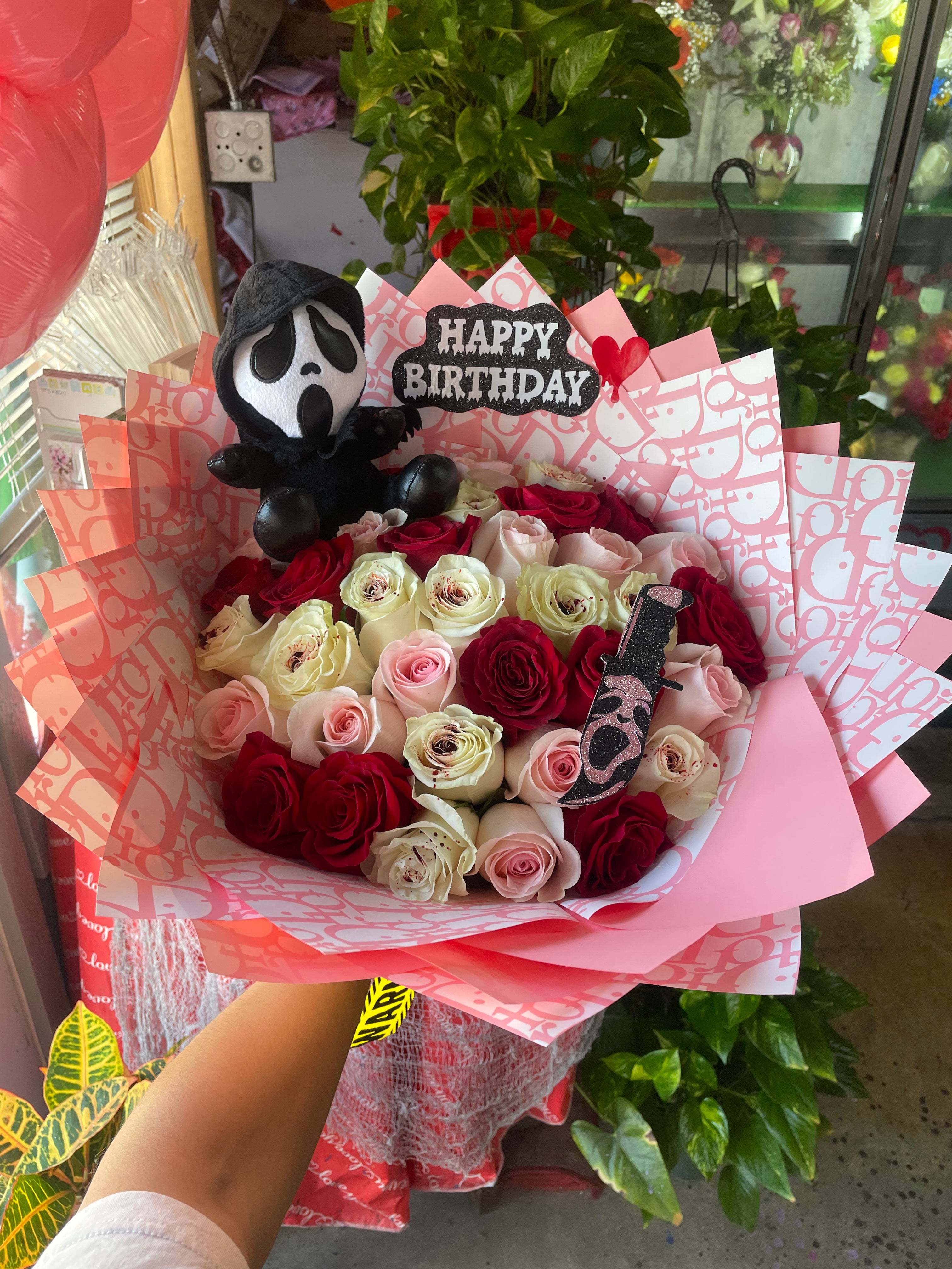 36 Ghostface decorated with pink touches ๐ช๐
