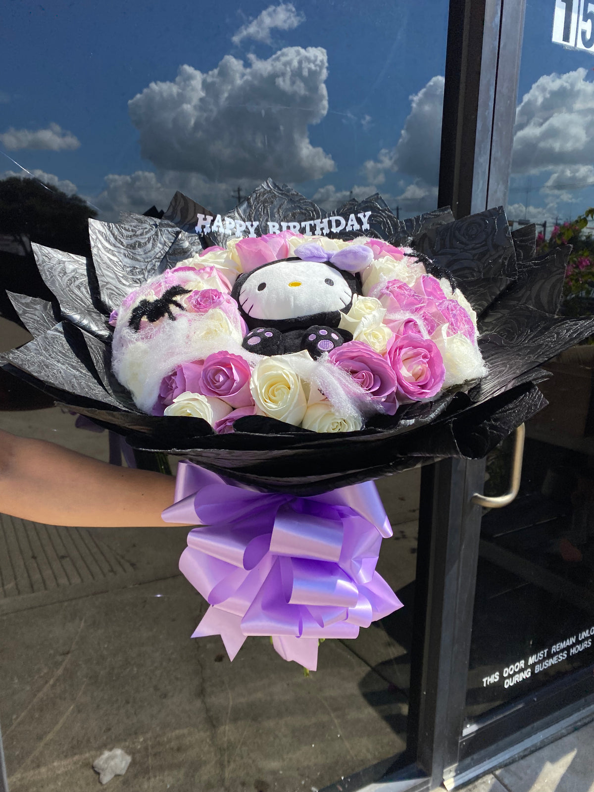 Spooky hello kitty surrounded by 50 roses💜🐈⬛