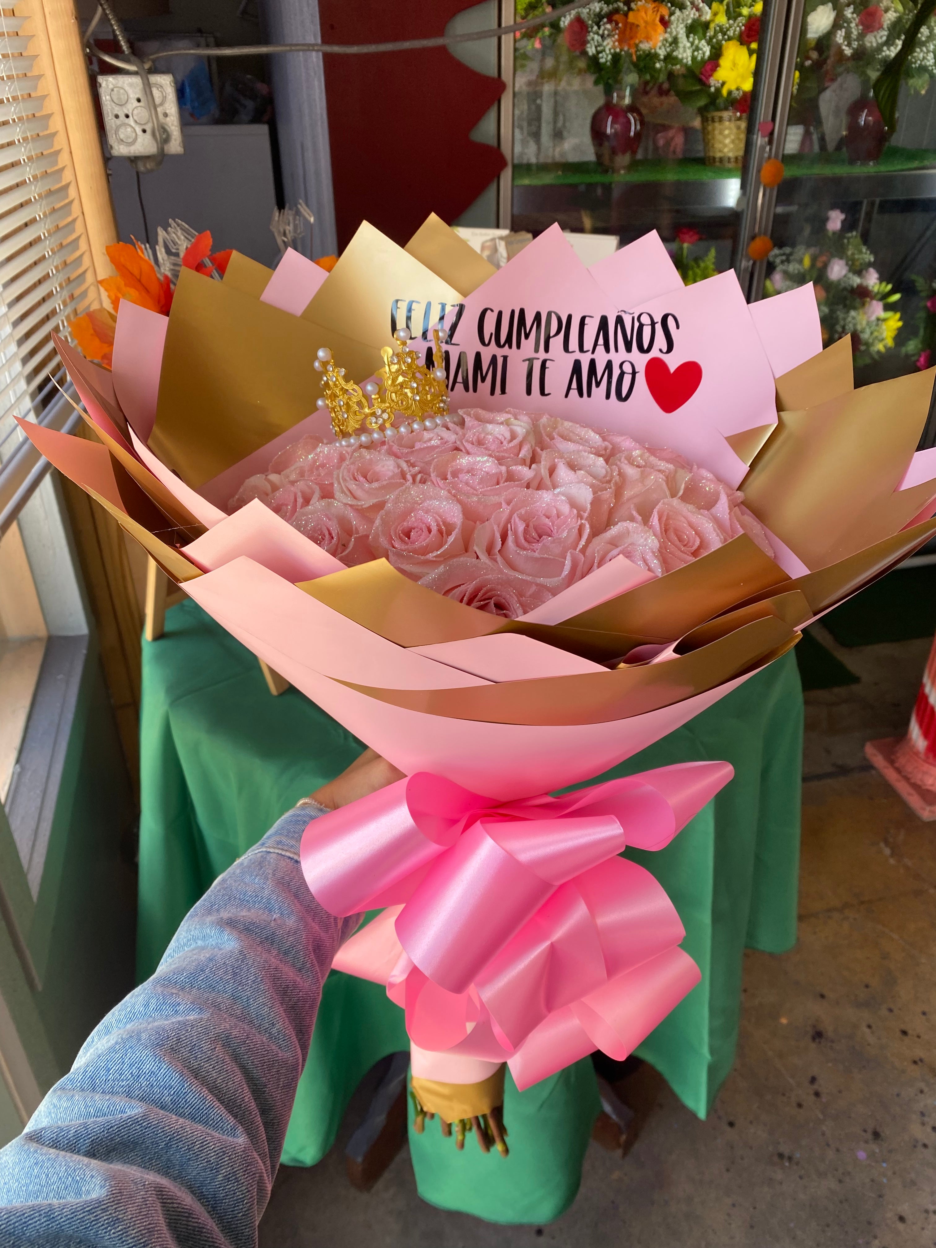 24 Pink barbz roses with glitter✨