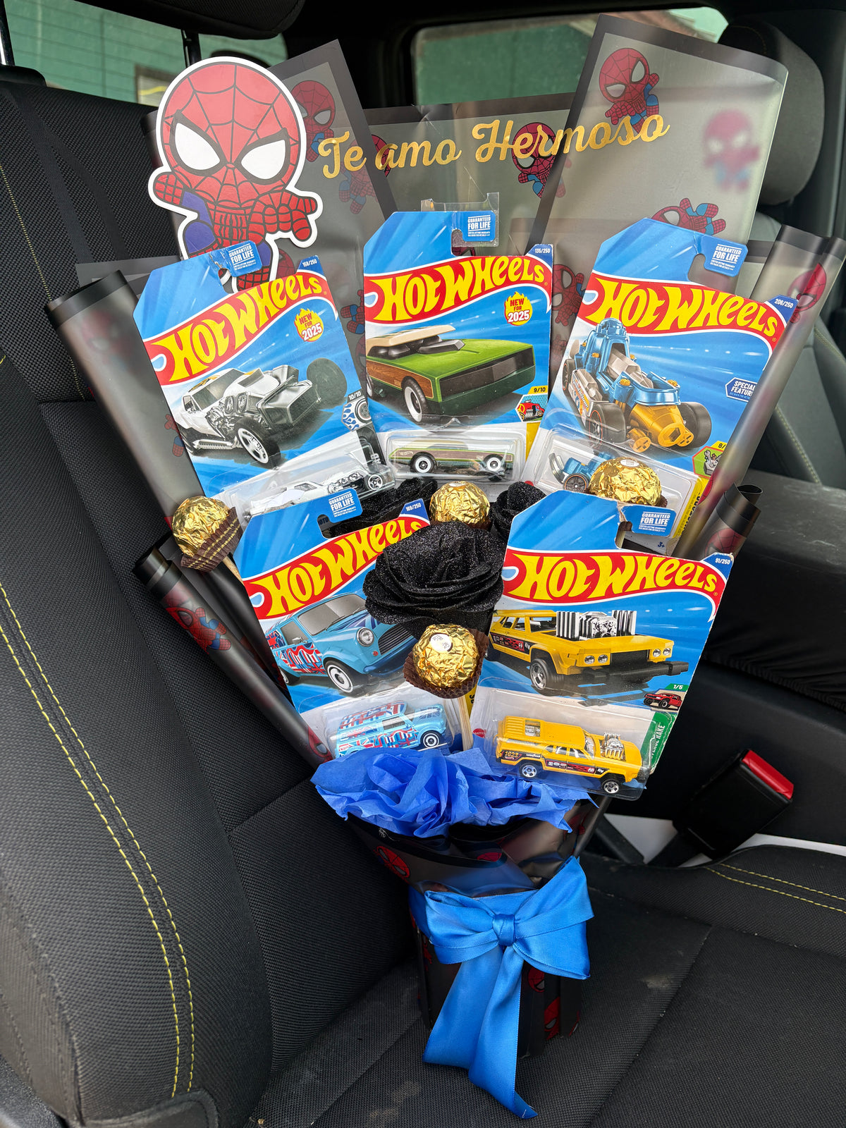 5 cars bouquet + 3 eternal + 4 chocolate + Spiderman topper 💙