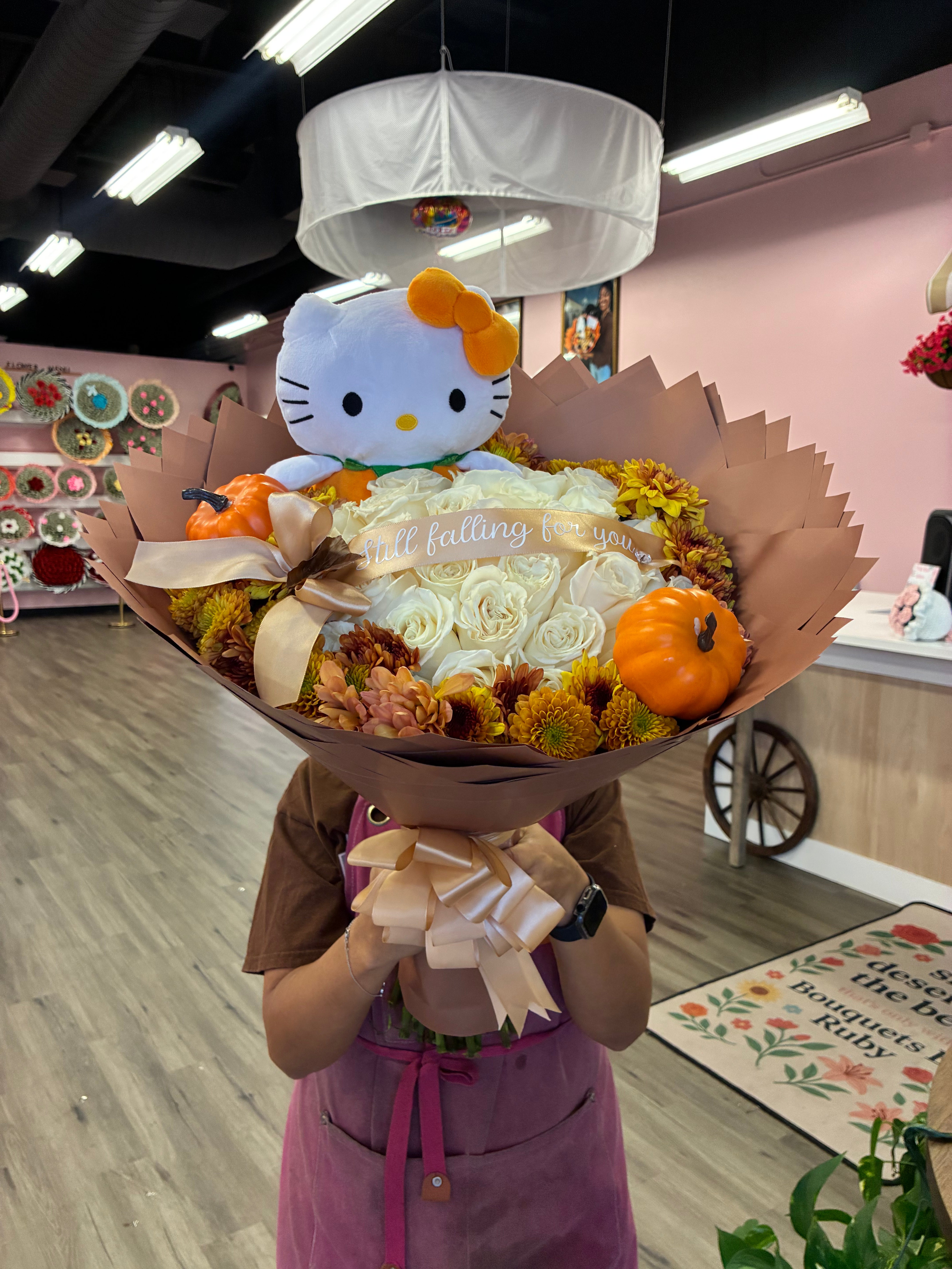 Hello kitty falling for you 🍂🤎