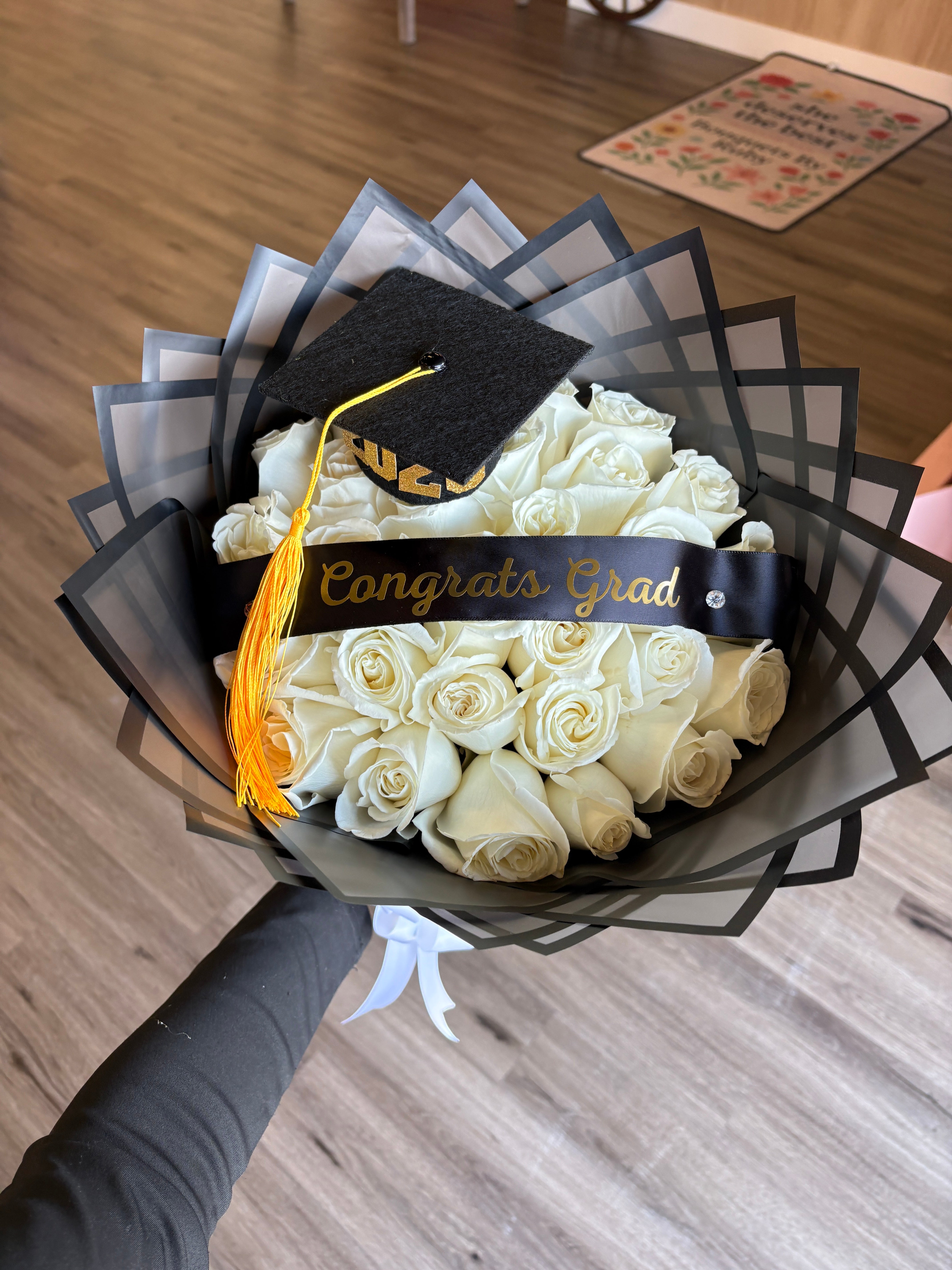 24 white rose grad bouquet🎓