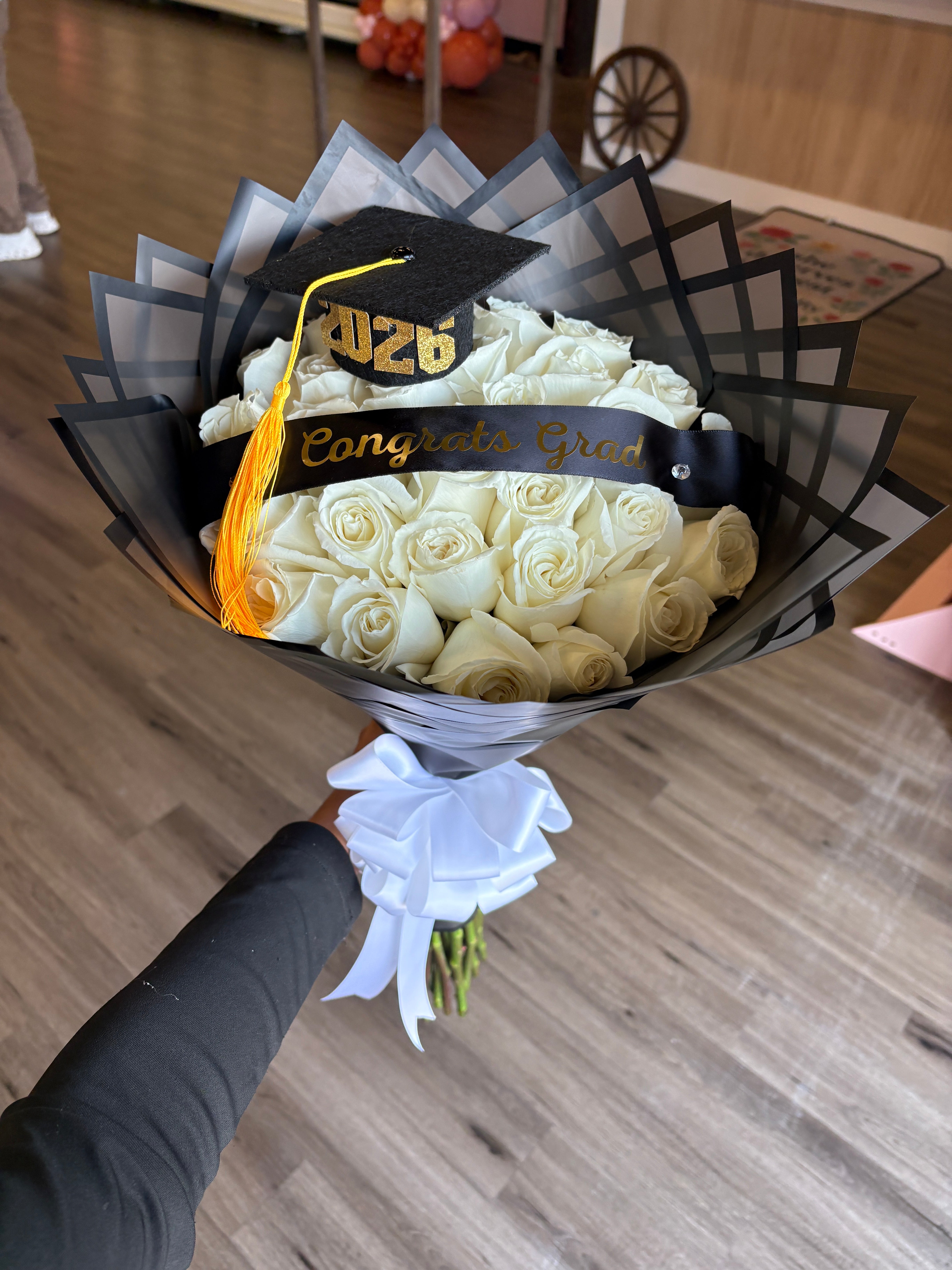 24 white rose grad bouquet🎓