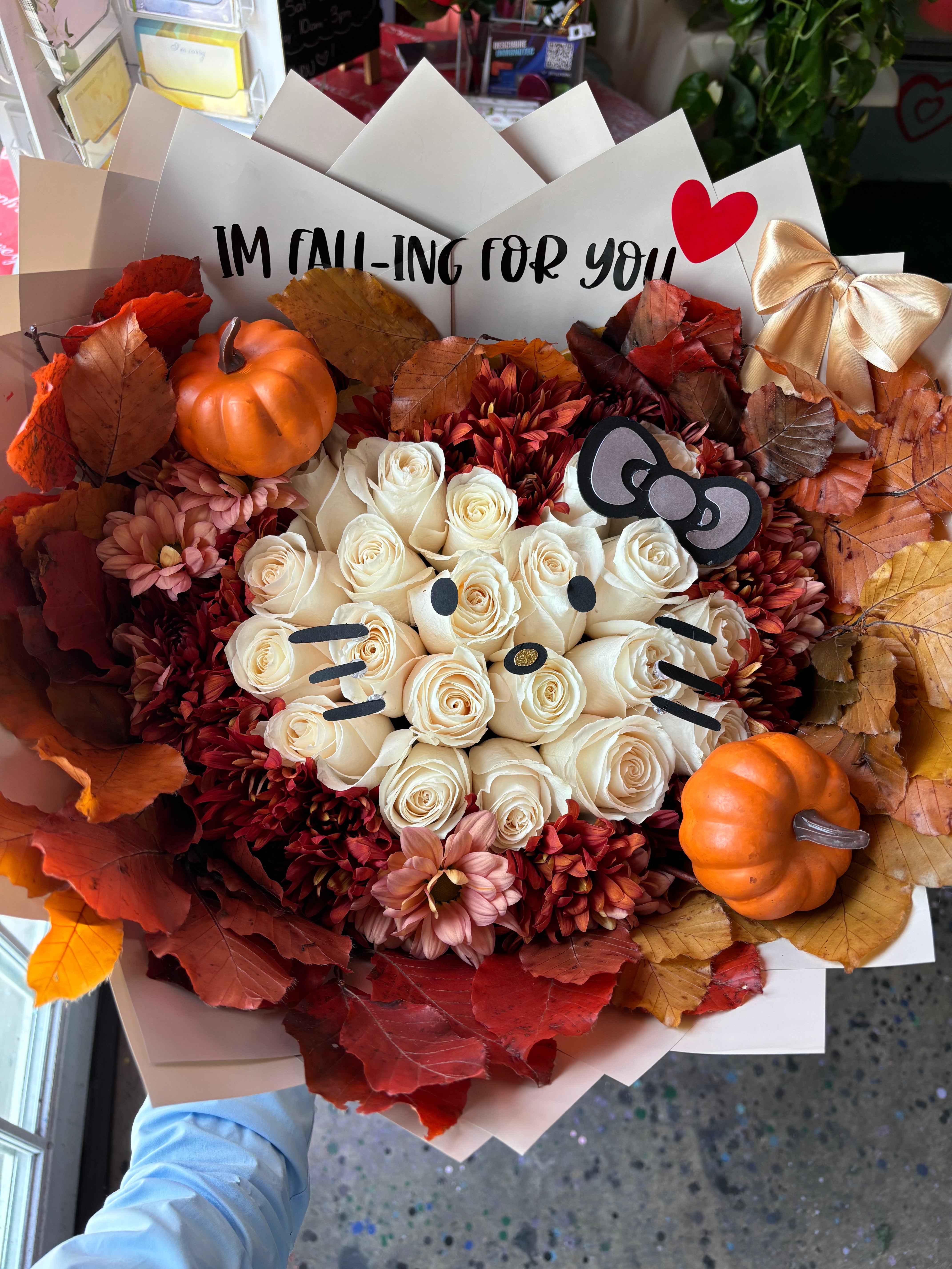 Original design : Hello Kitty face surrounded by fall flowers๐
