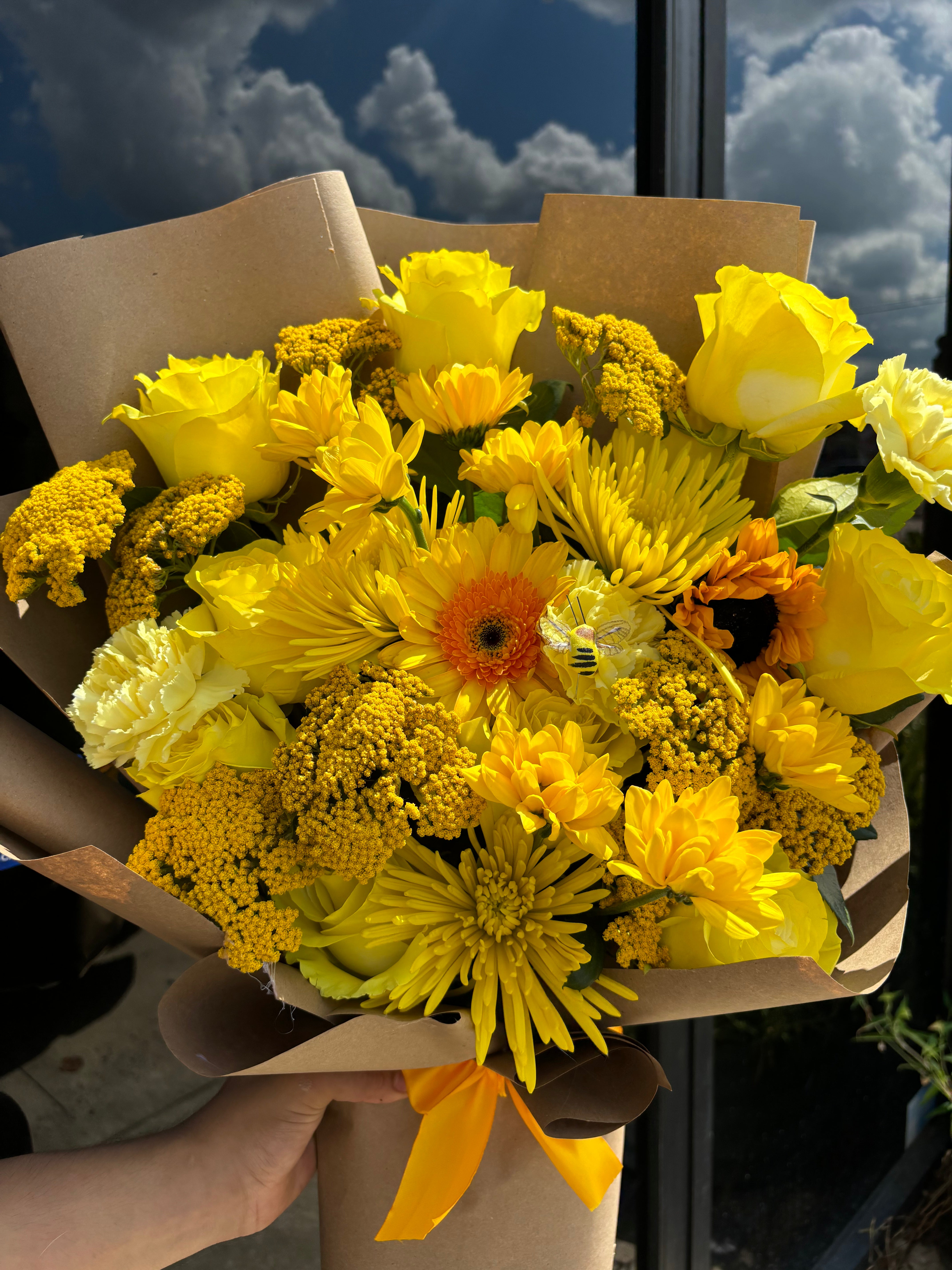Yellow Korean style love flowers πΌπ