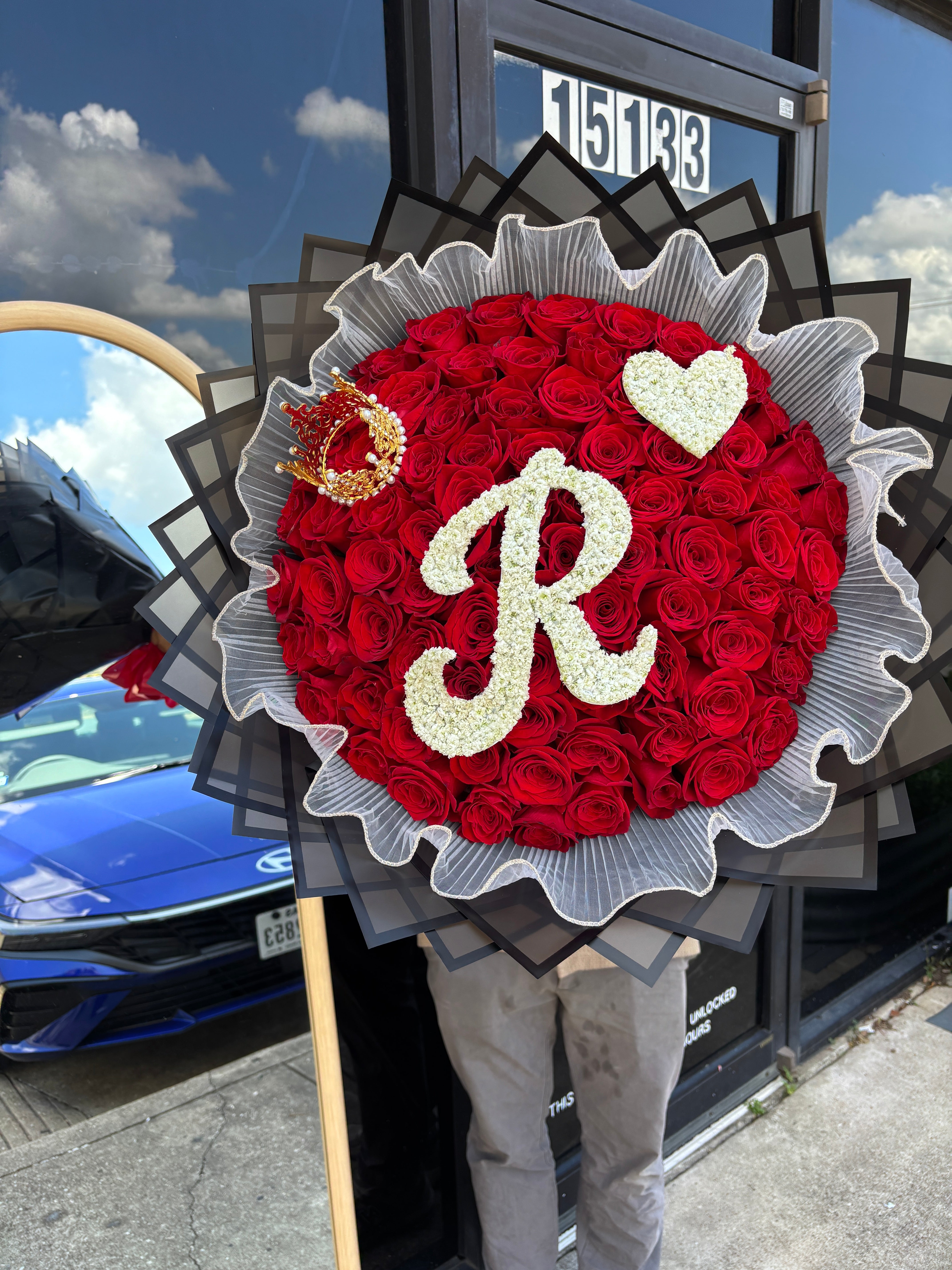 75 Red Ecuadorian roses + initial ❤️