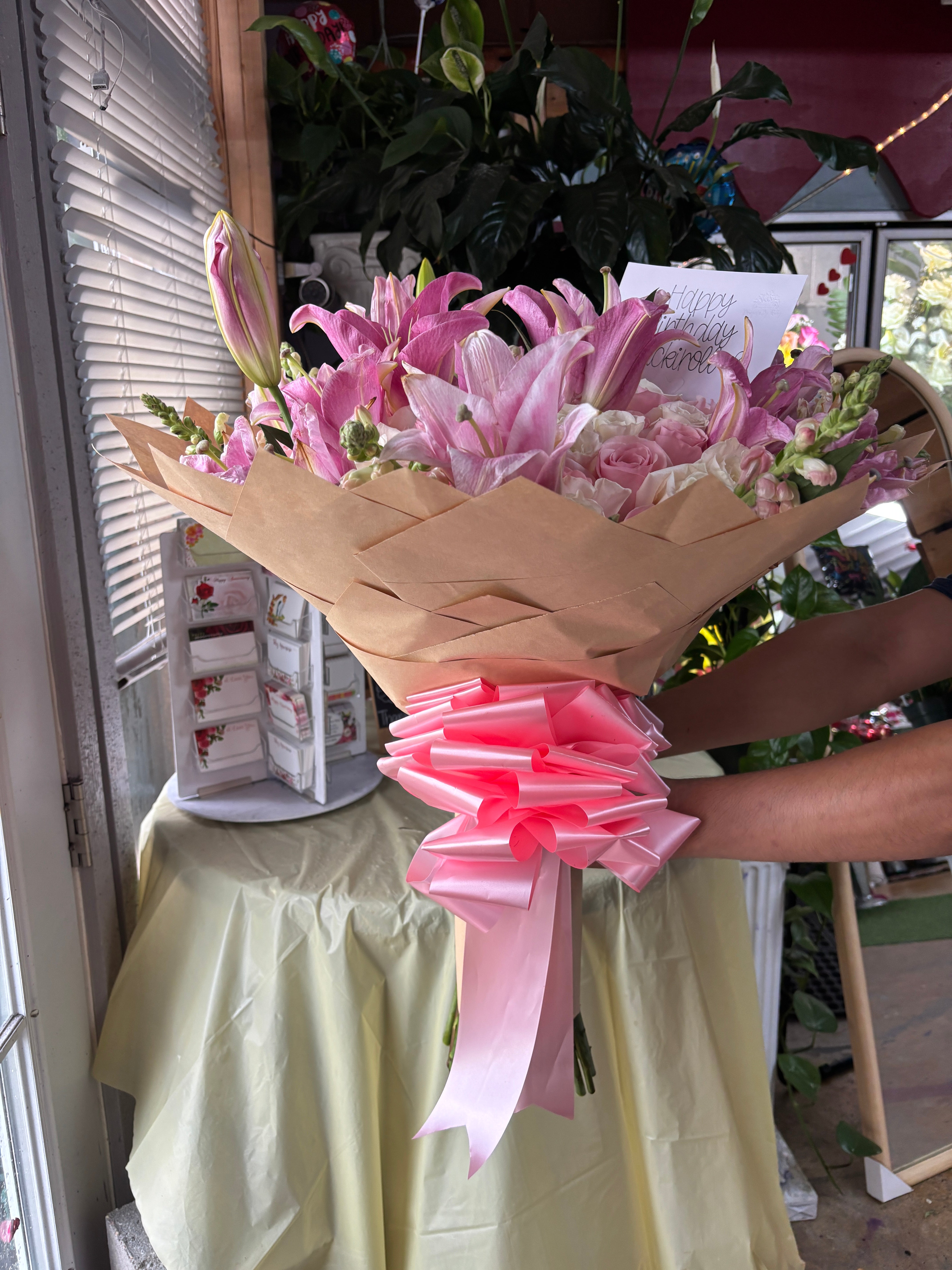50 roses + lily rim 🎀