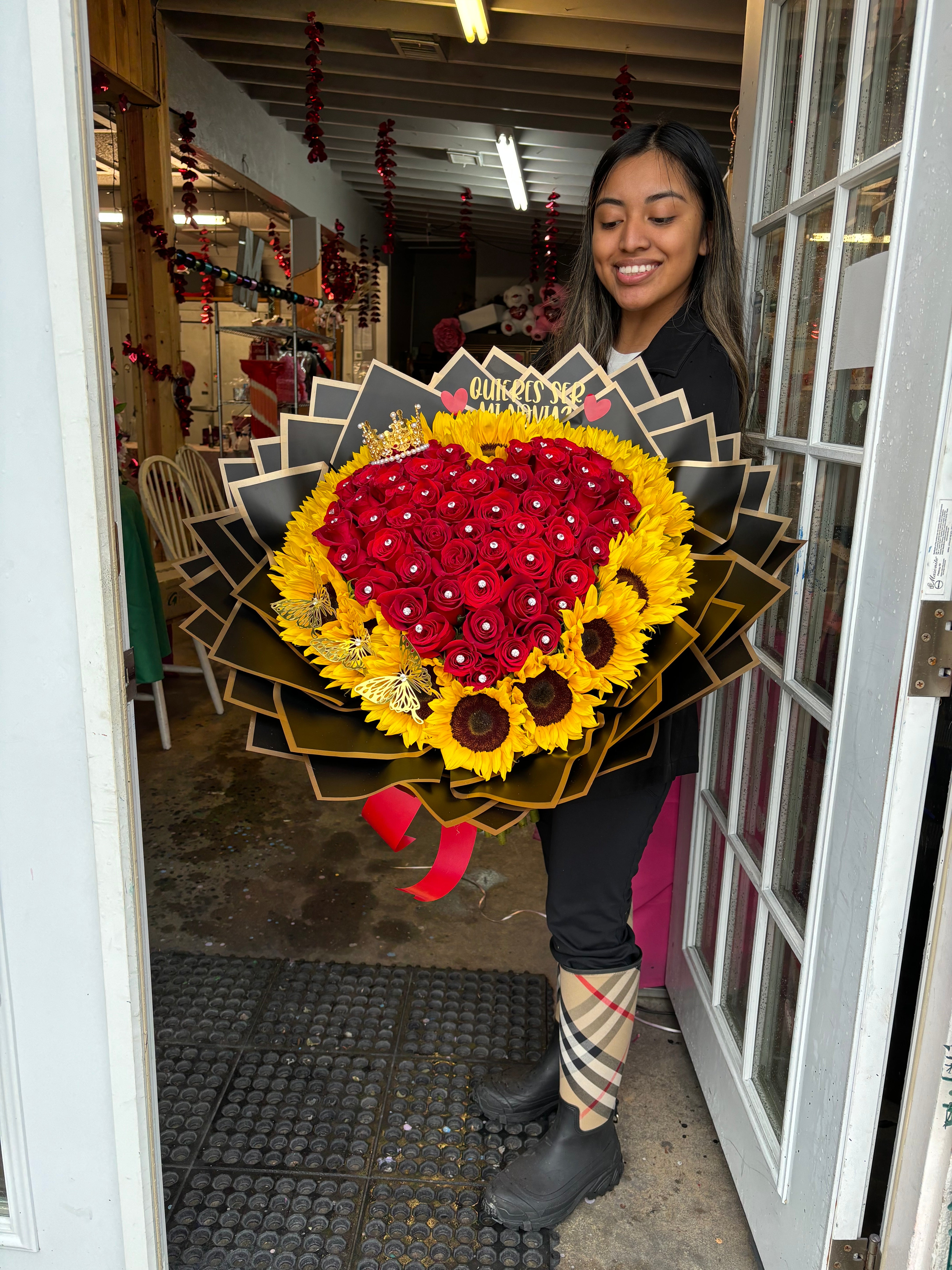 50 rose + sunflowersHeart Shape Deluxe