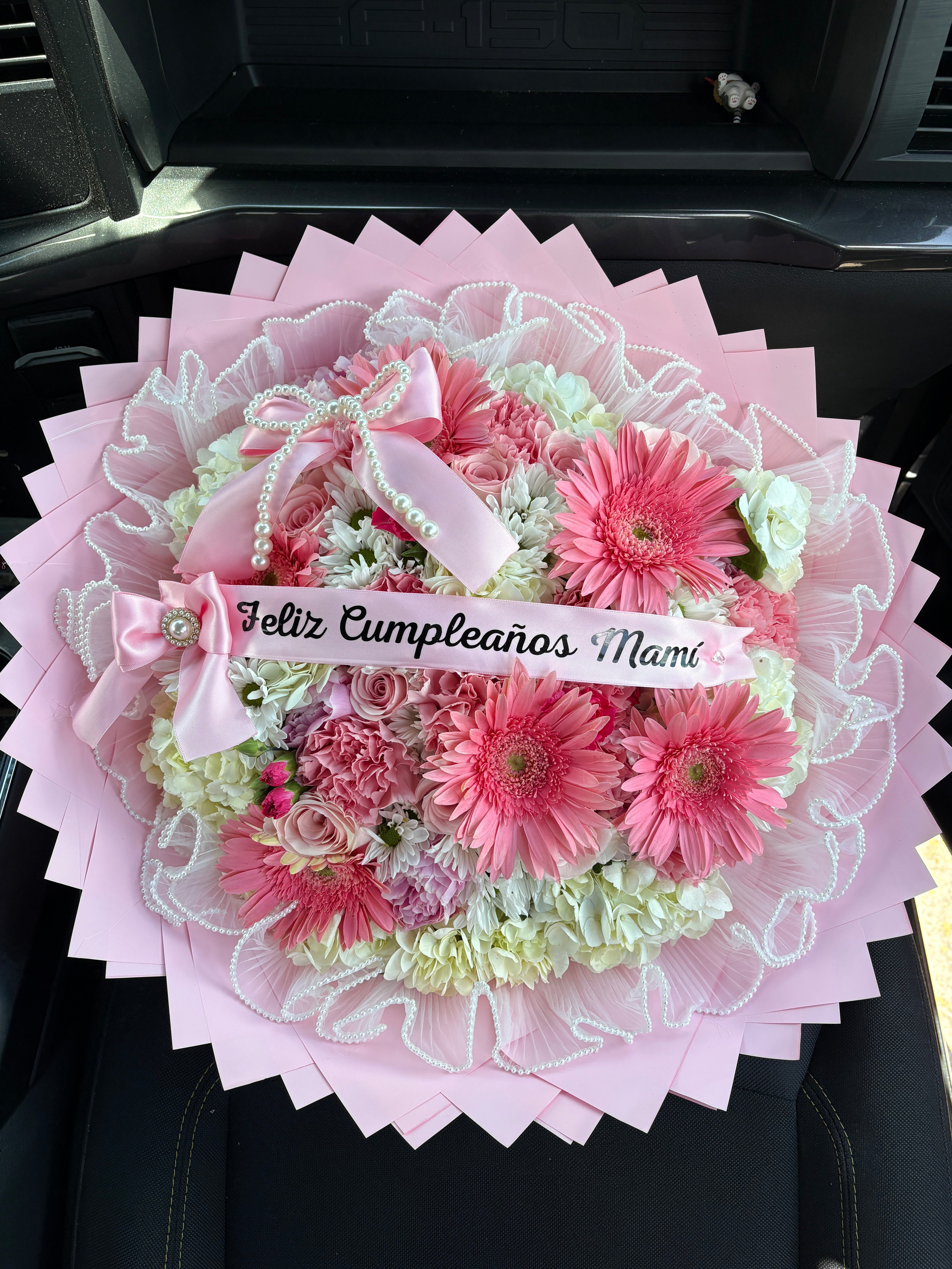 The pretty mix with hydrangea 🎀