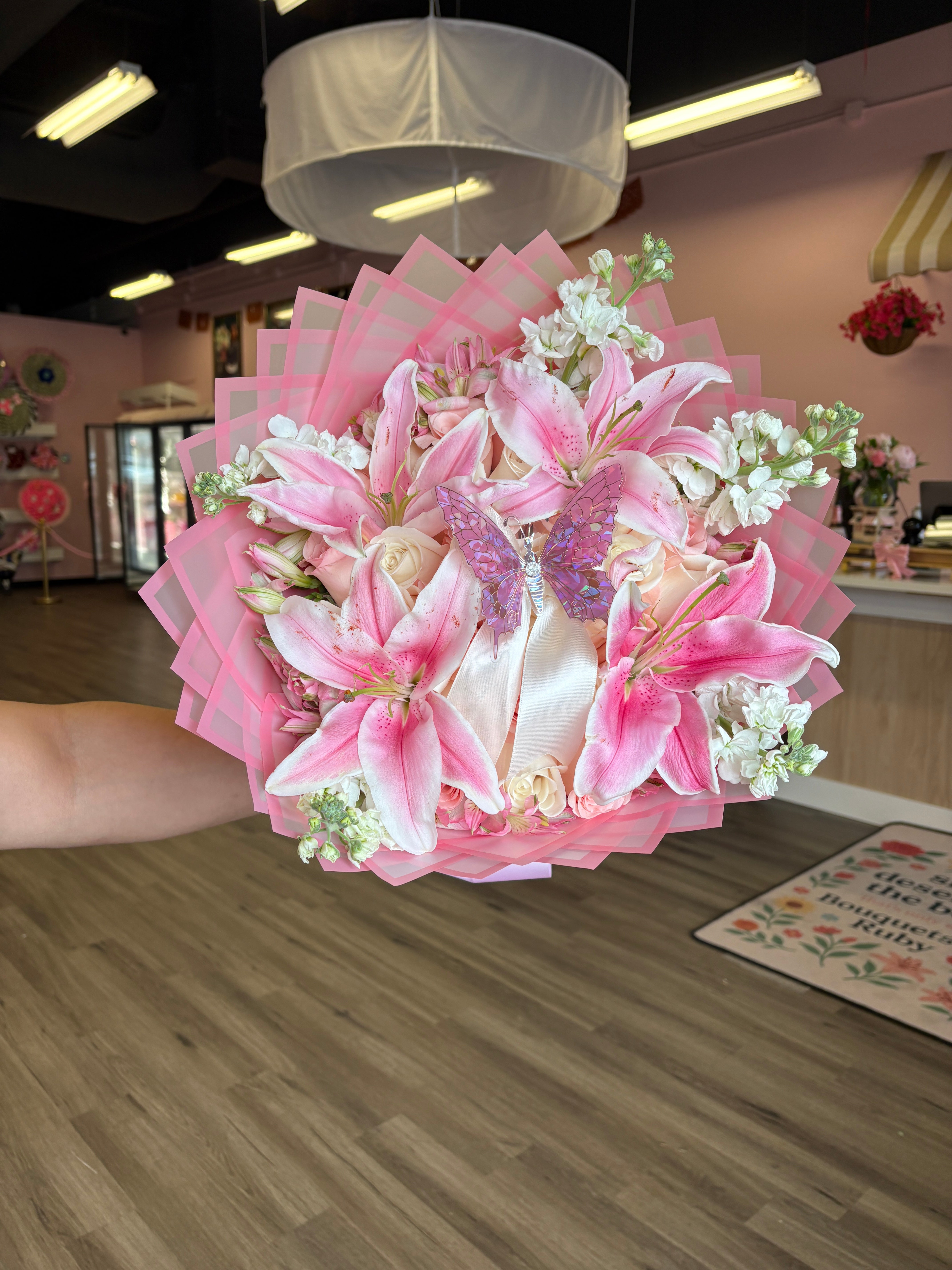 24 ct pink & whites Lily 🌺