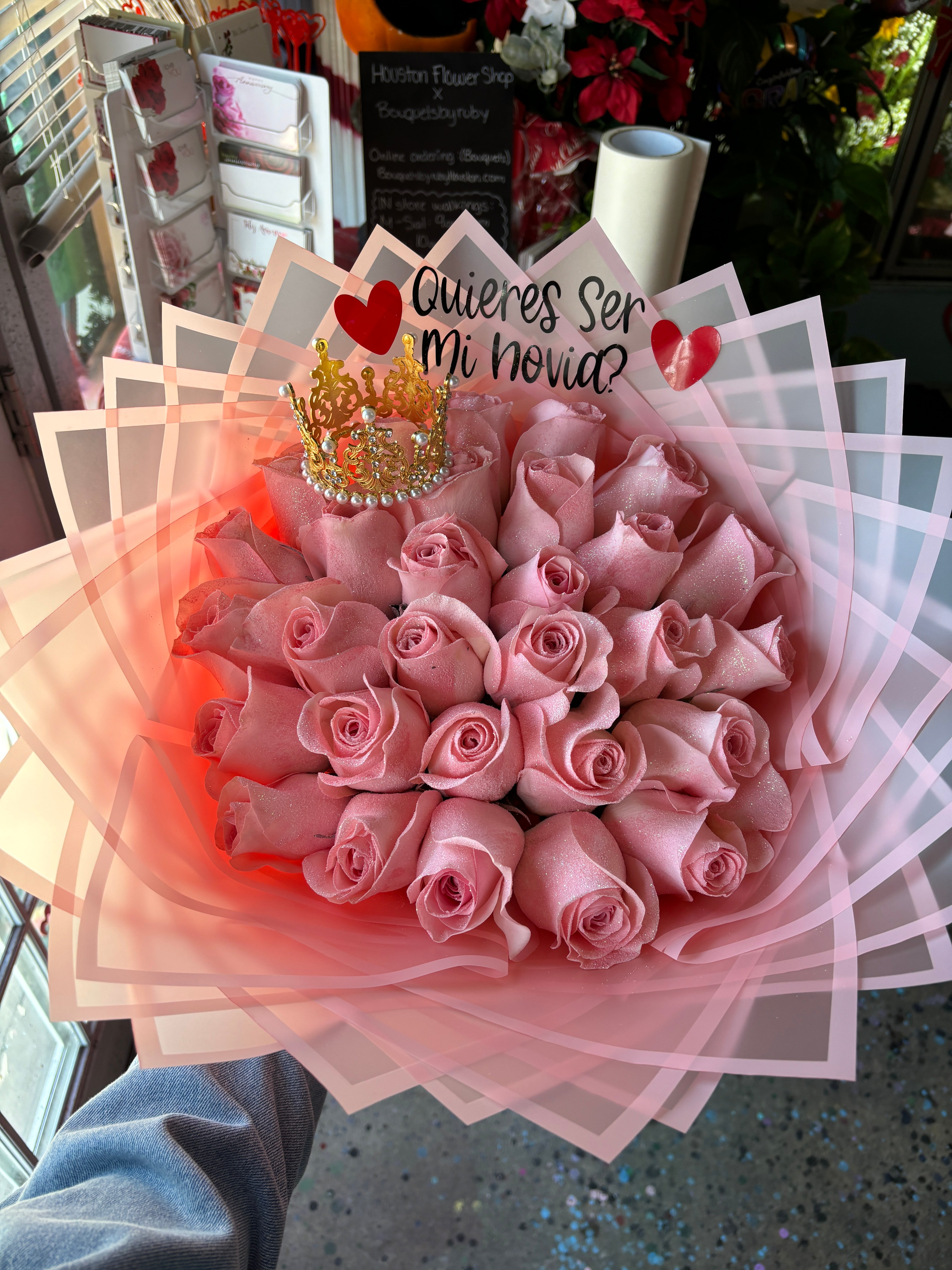 24 Pink barbz roses with glitter✨