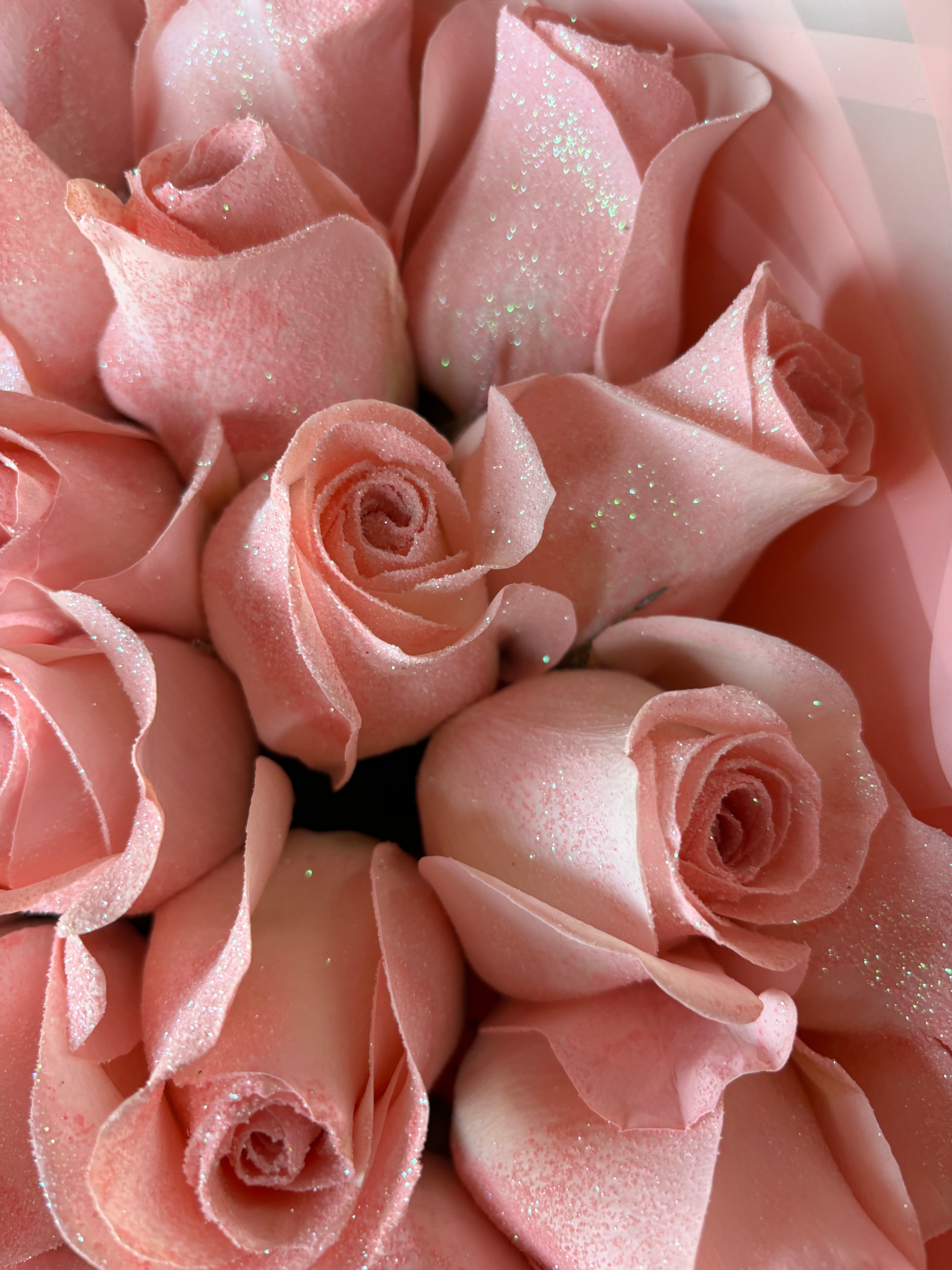 24 Pink barbz roses with glitter✨