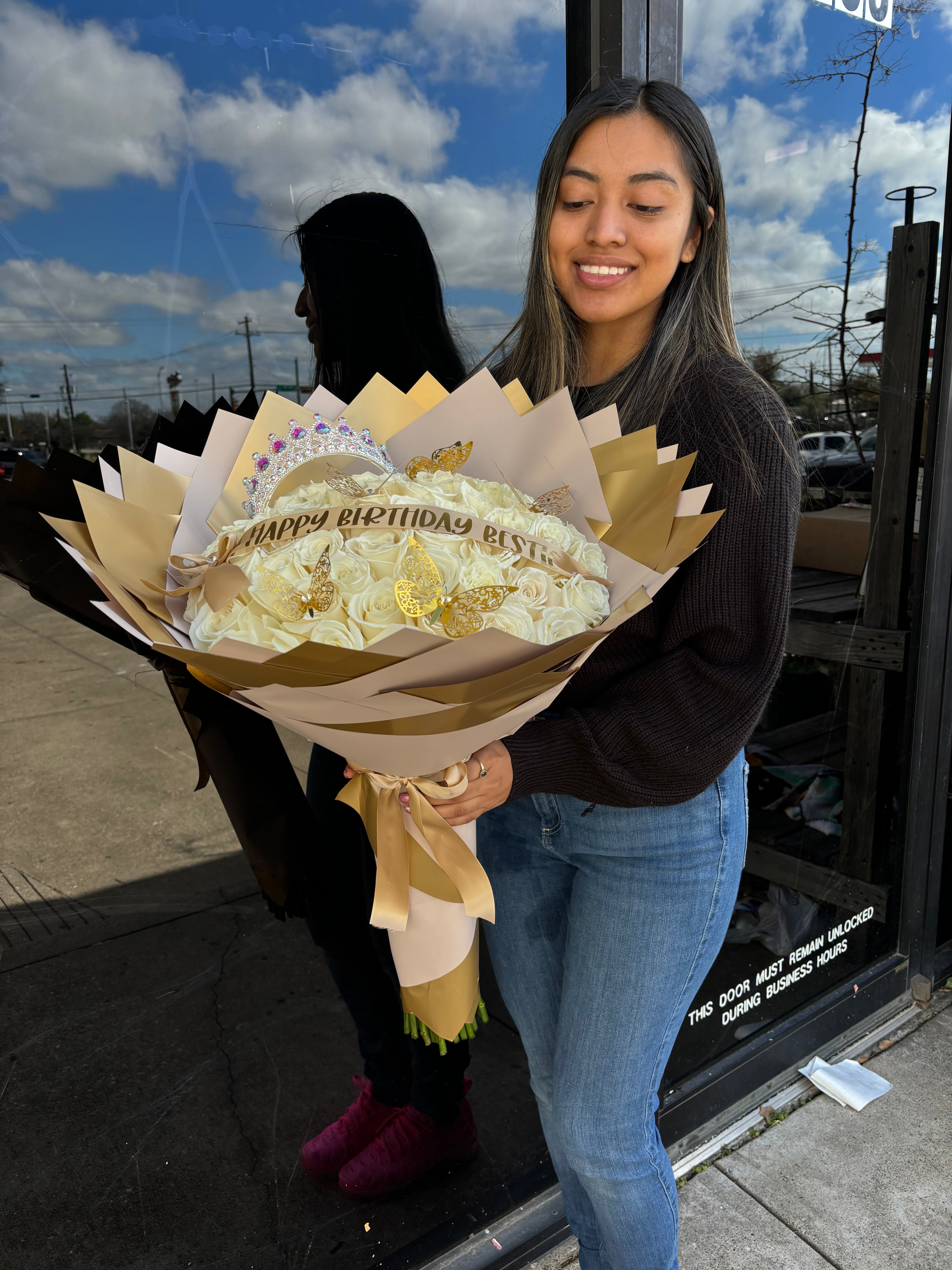 50 soft white roses with golden add ons✨