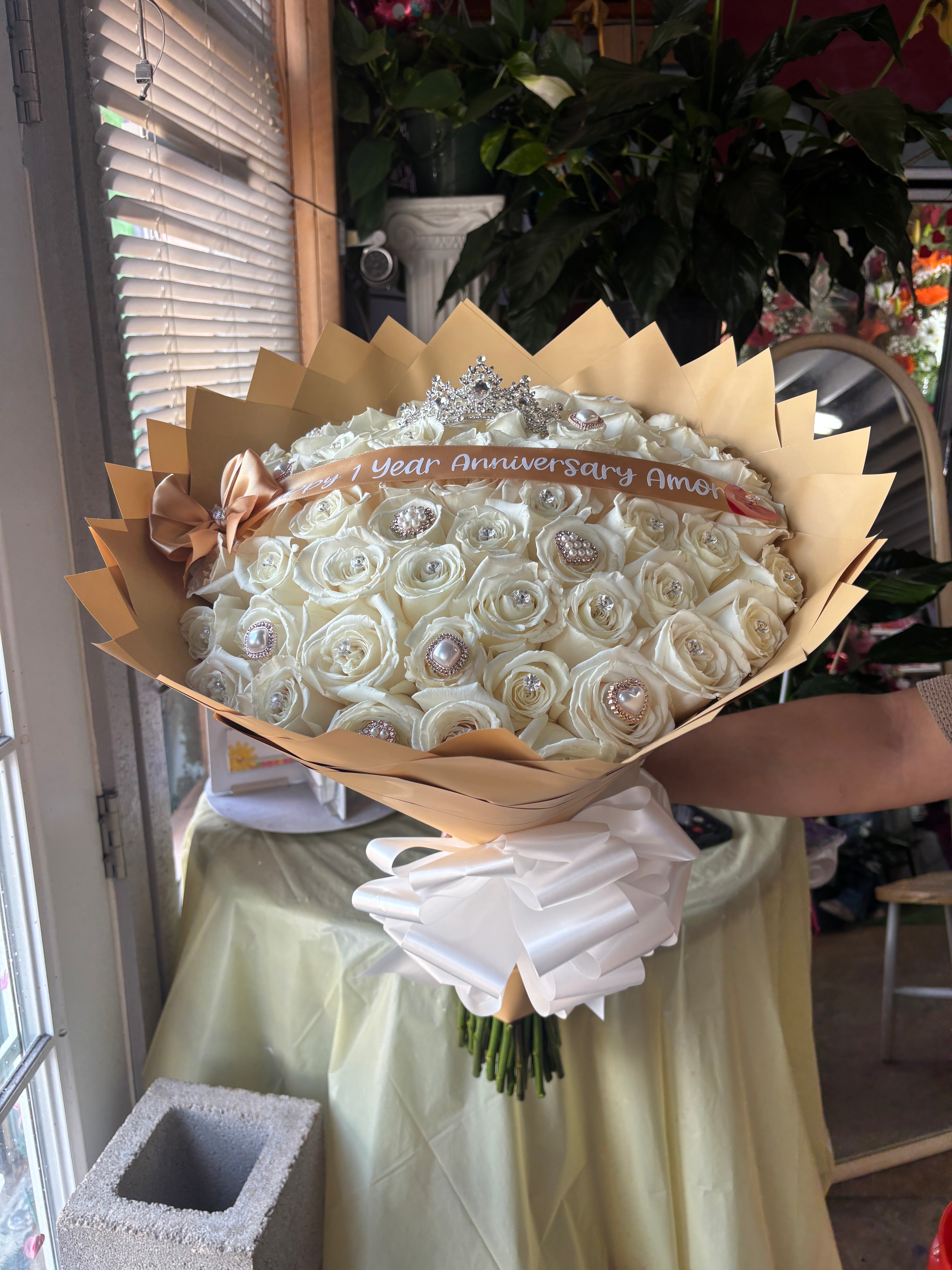 50 soft white roses with golden add ons✨