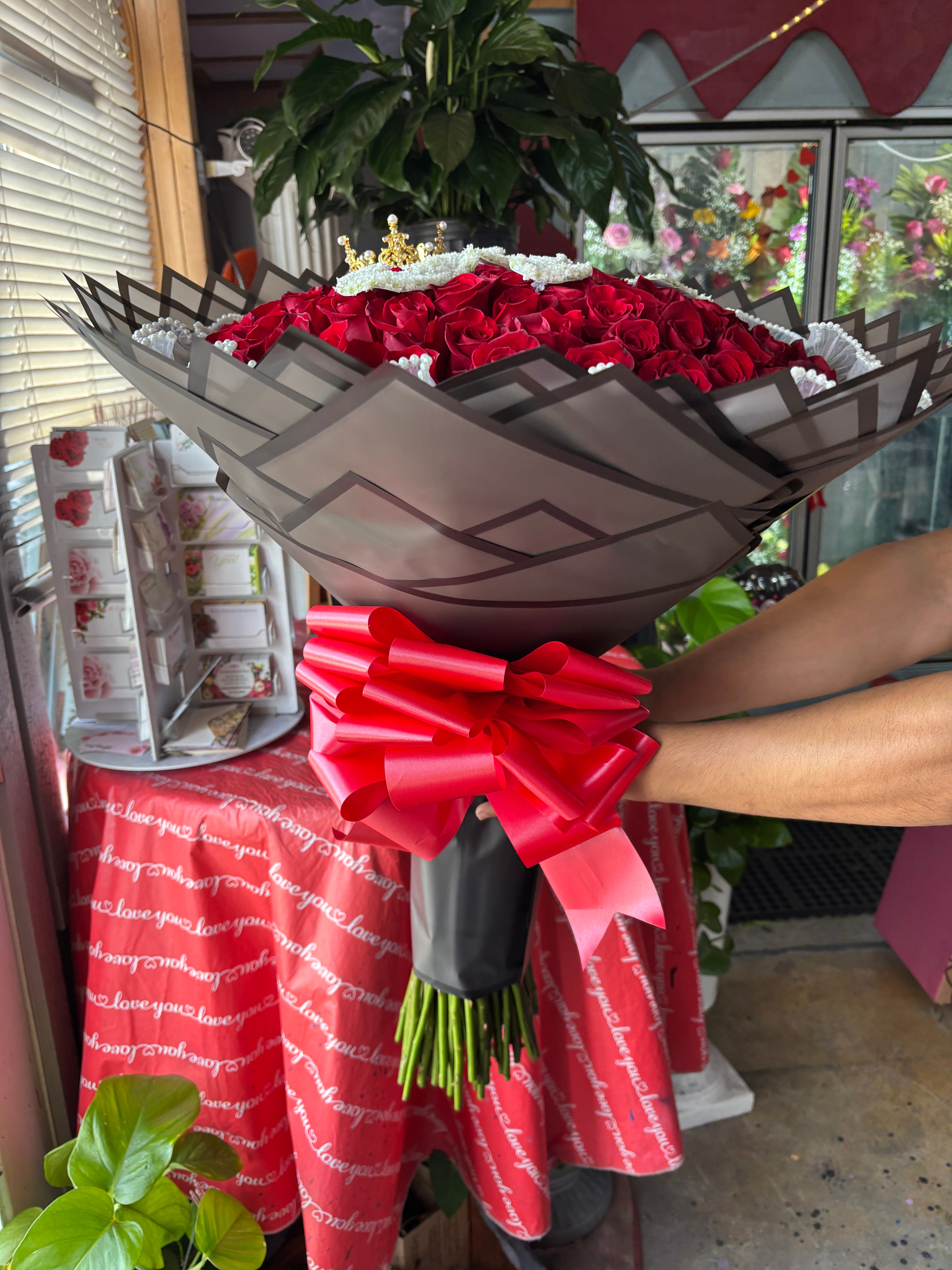 75 Red Ecuadorian roses + initial ❤️