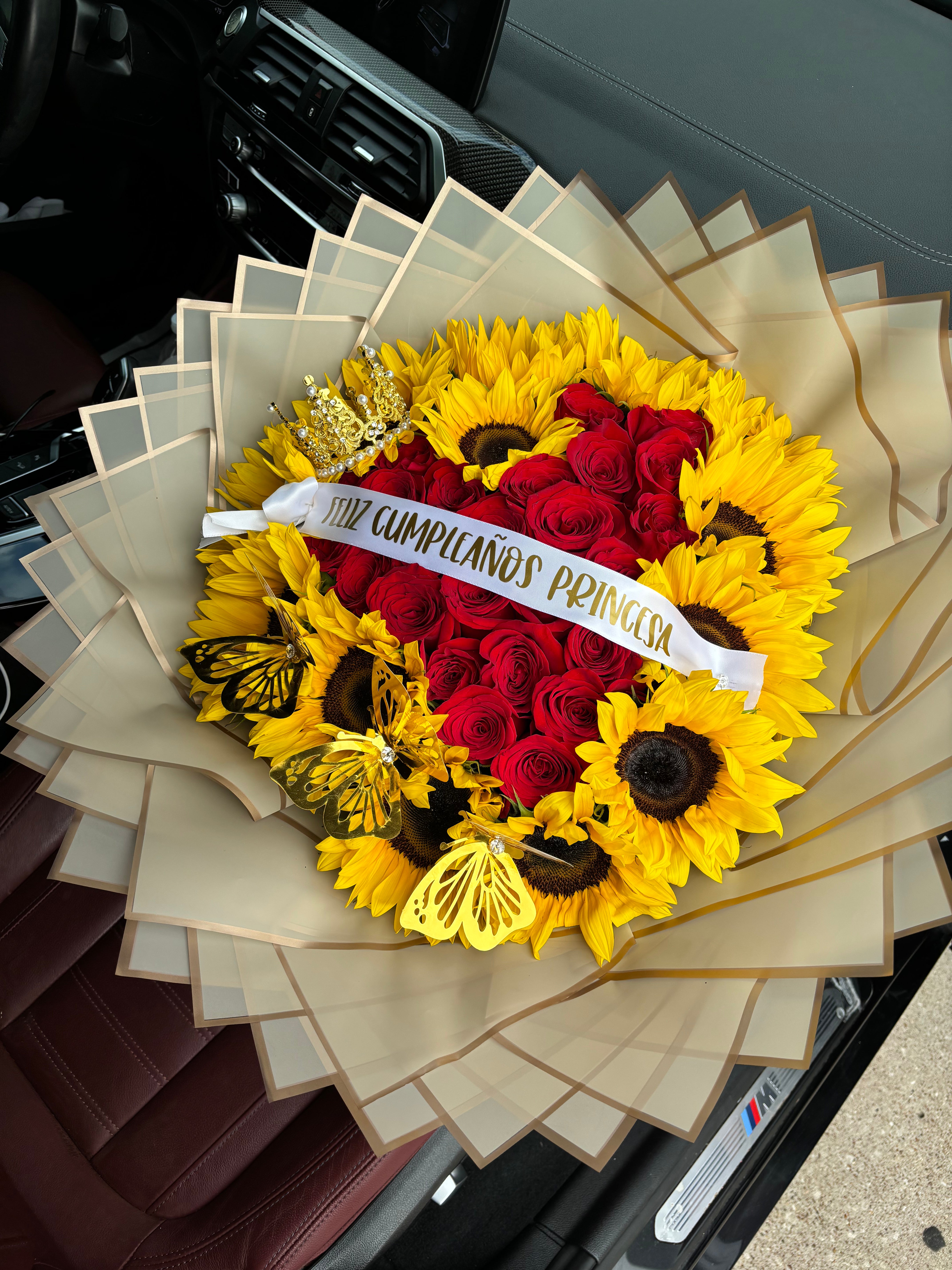 24 rose heart shape with sunflower love rim