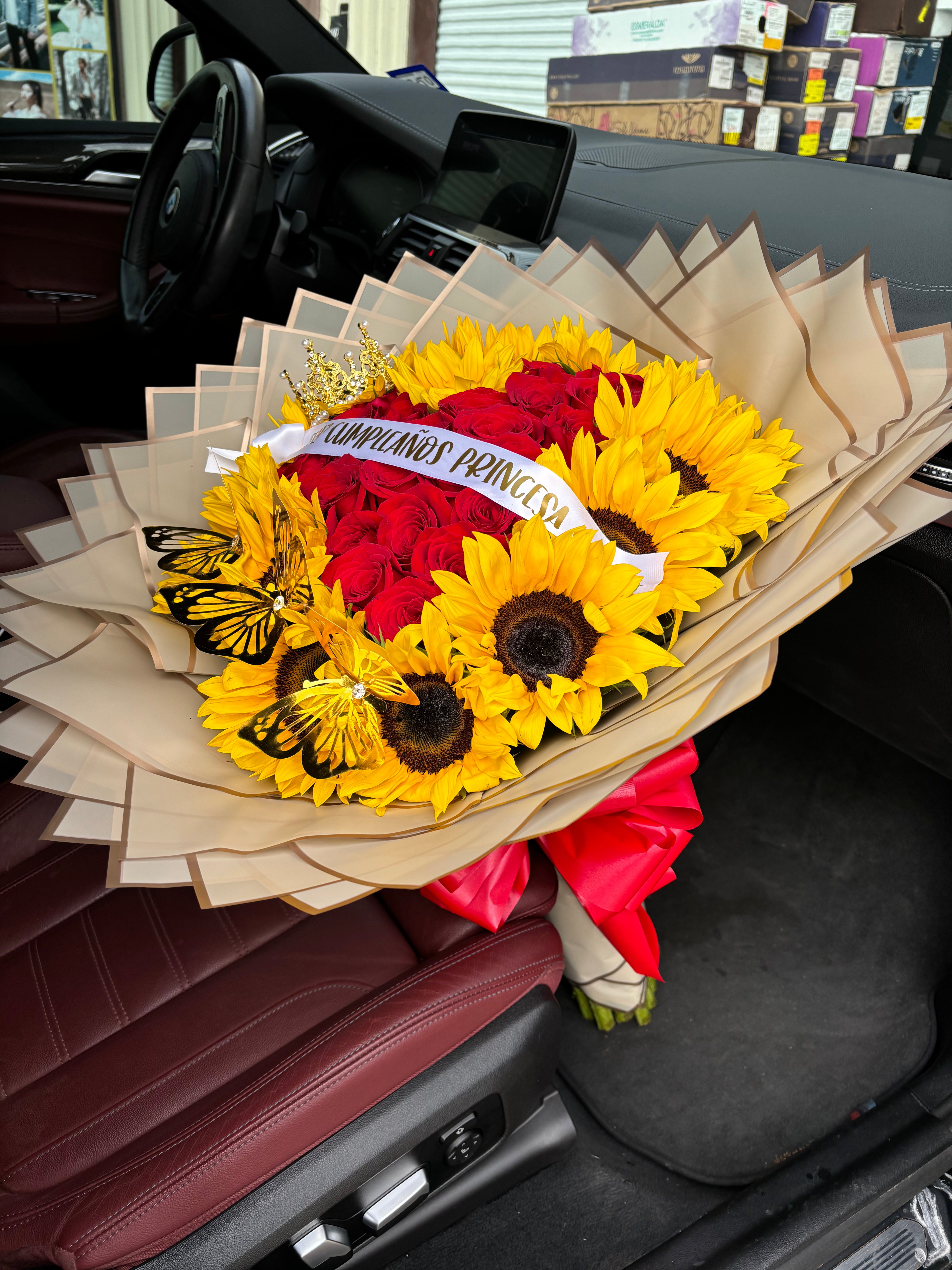 24 rose heart shape with sunflower love rim