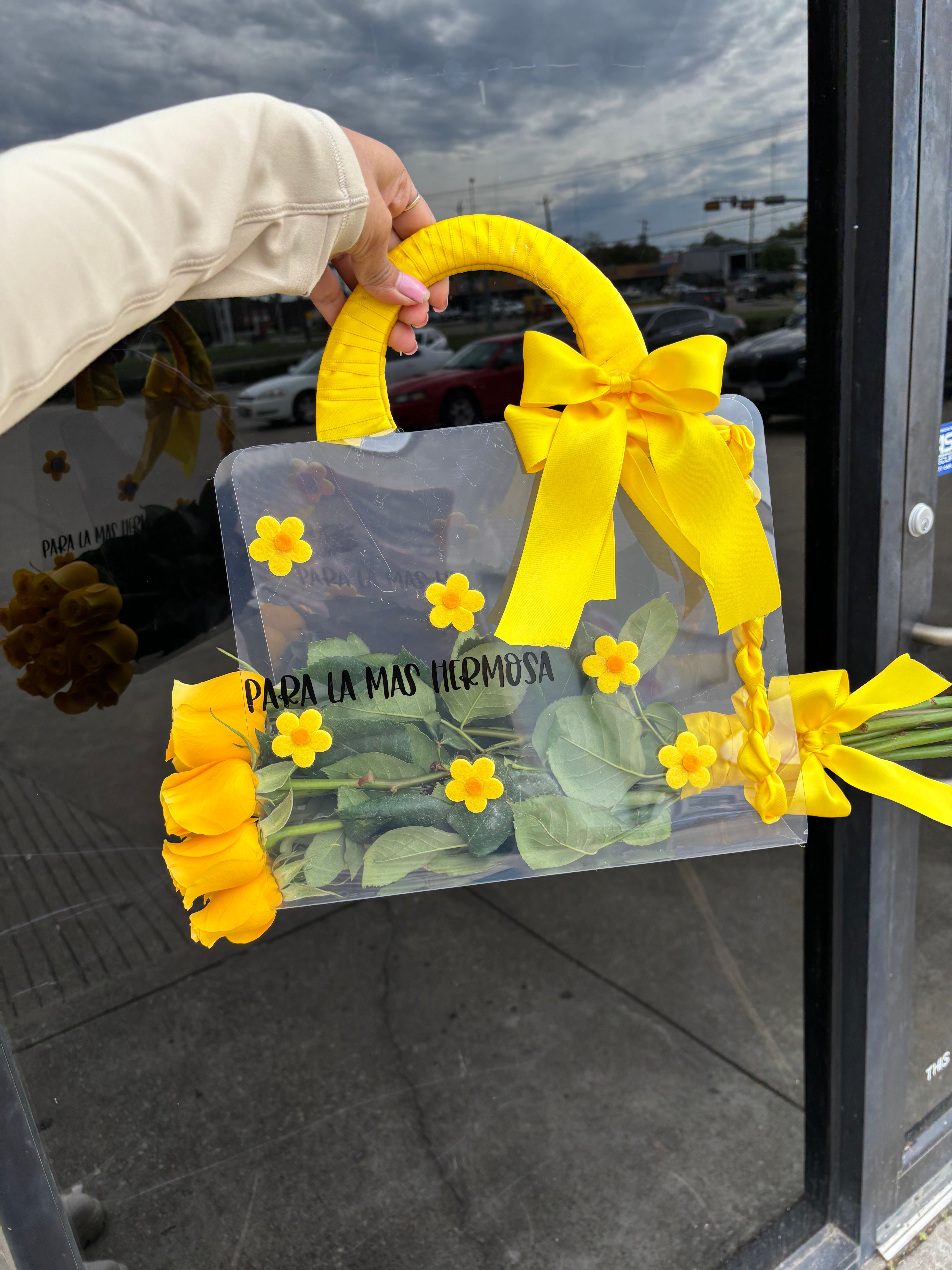 12 yellow rose Floral Purse💛+ Winnie the Pooh plush