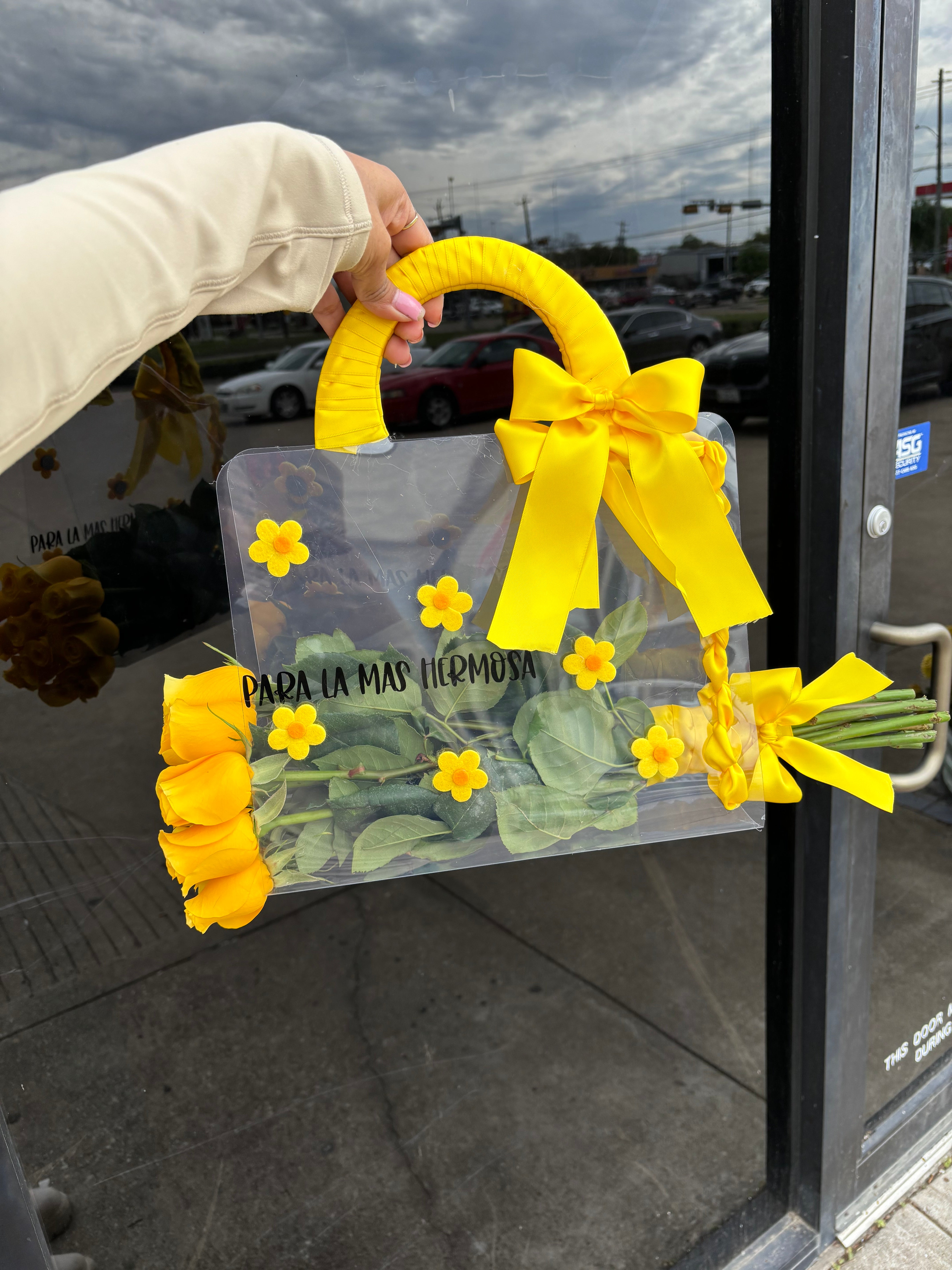 12 yellow rose Floral Purse💛+ Winnie the Pooh plush