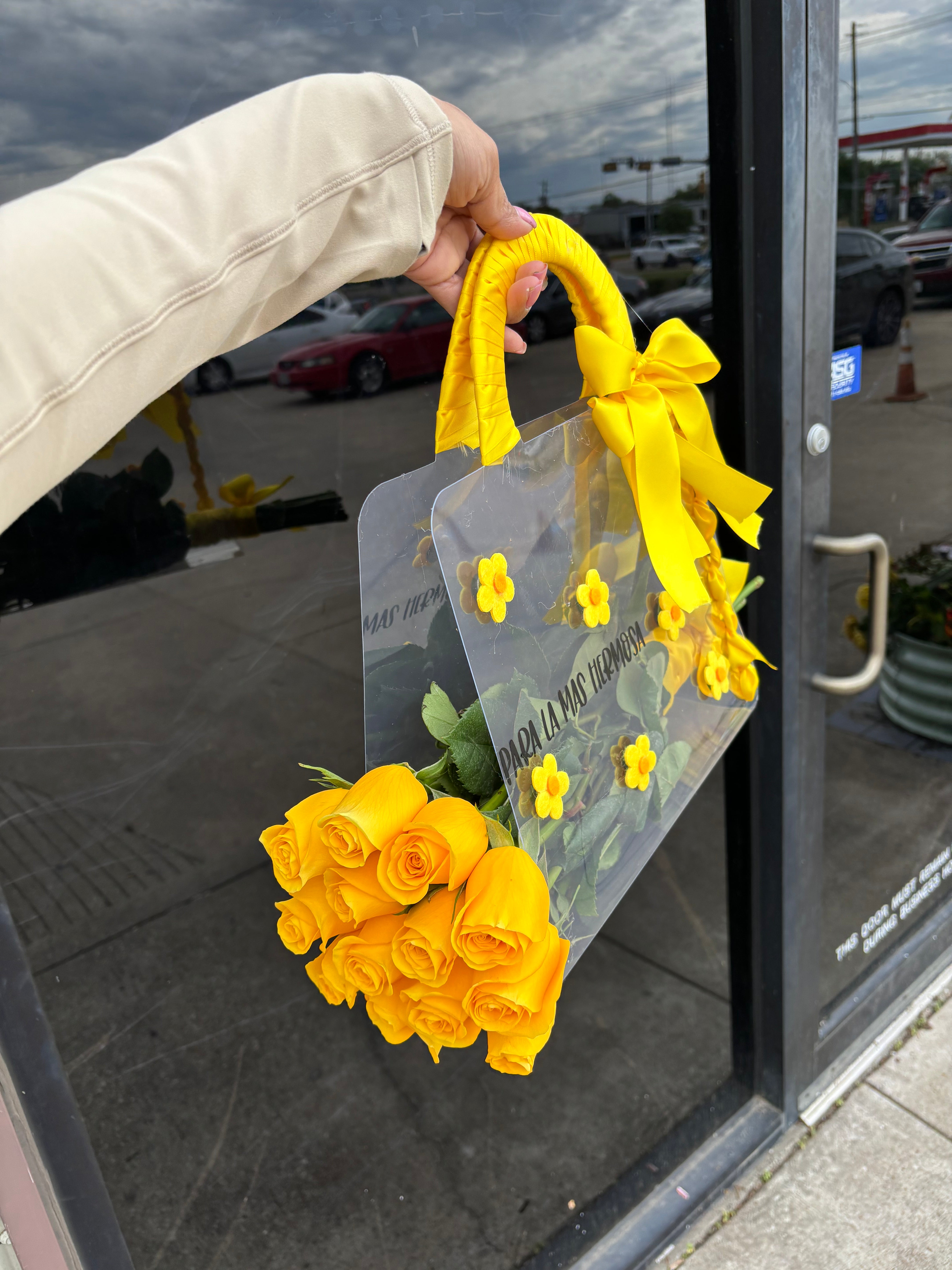 12 yellow rose Floral Purse💛+ Winnie the Pooh plush