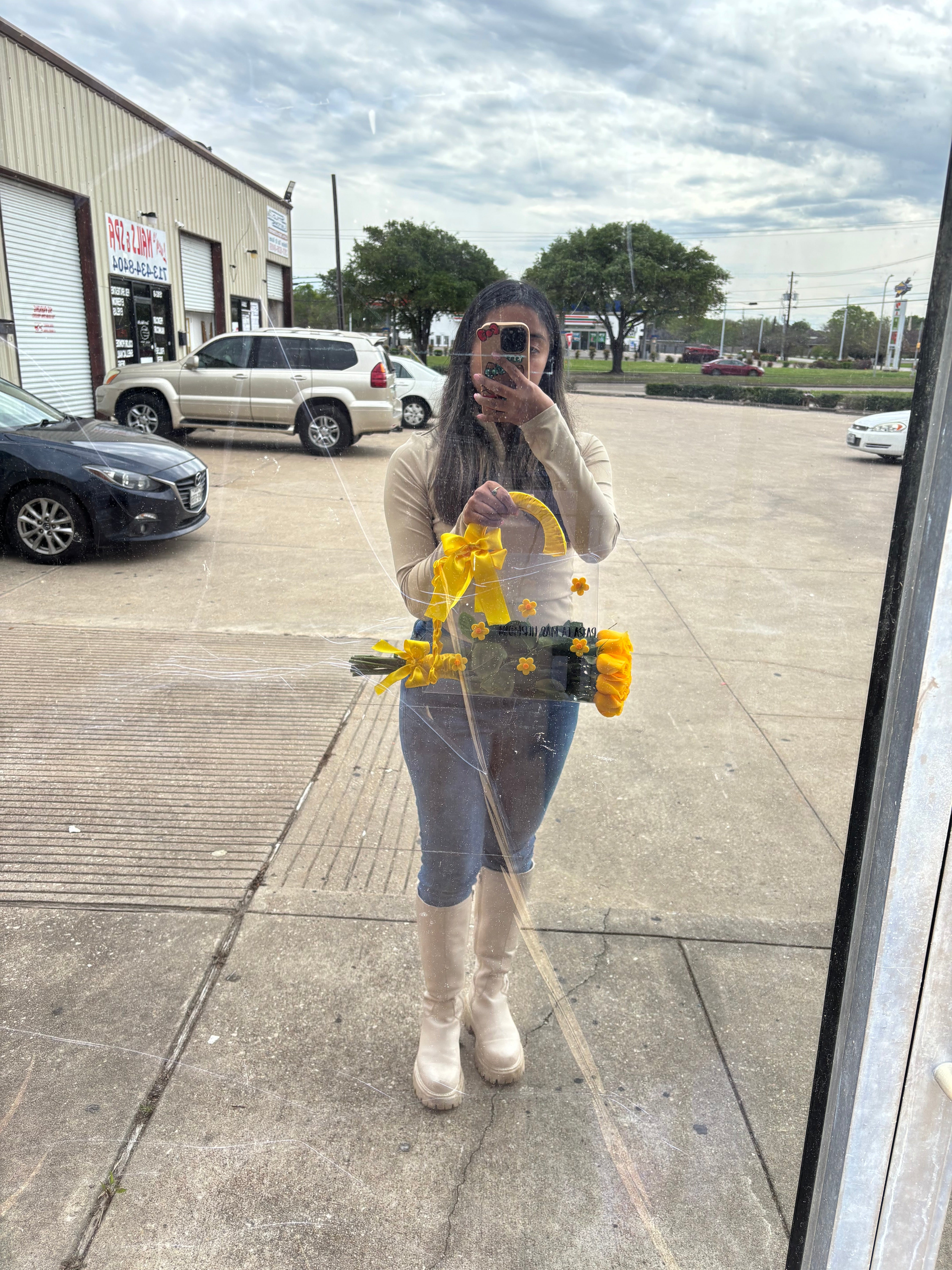 12 yellow rose Floral Purse💛+ Winnie the Pooh plush