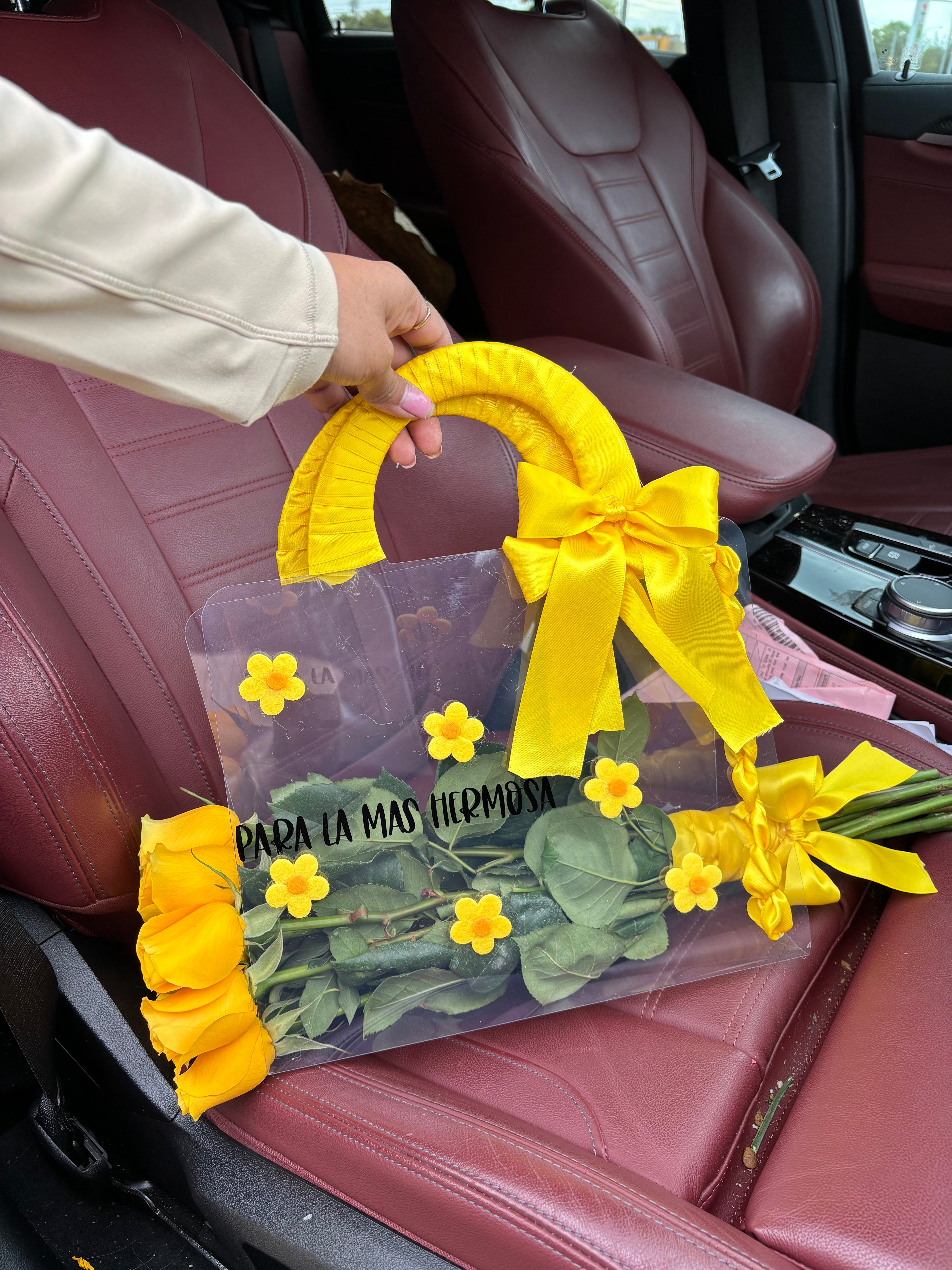 12 yellow rose Floral Purse💛+ Winnie the Pooh plush