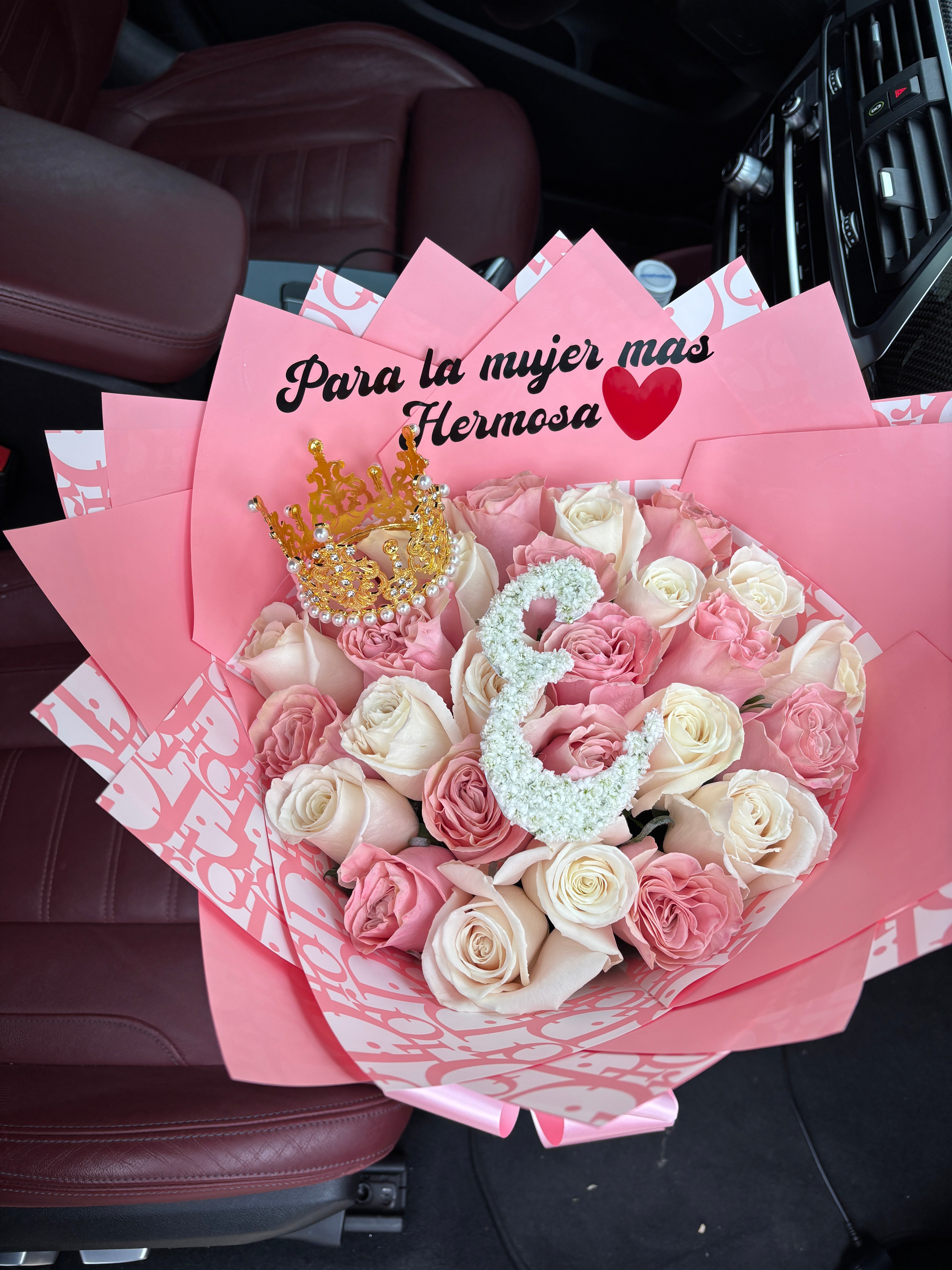 24 pink and white roses + initial ❤️