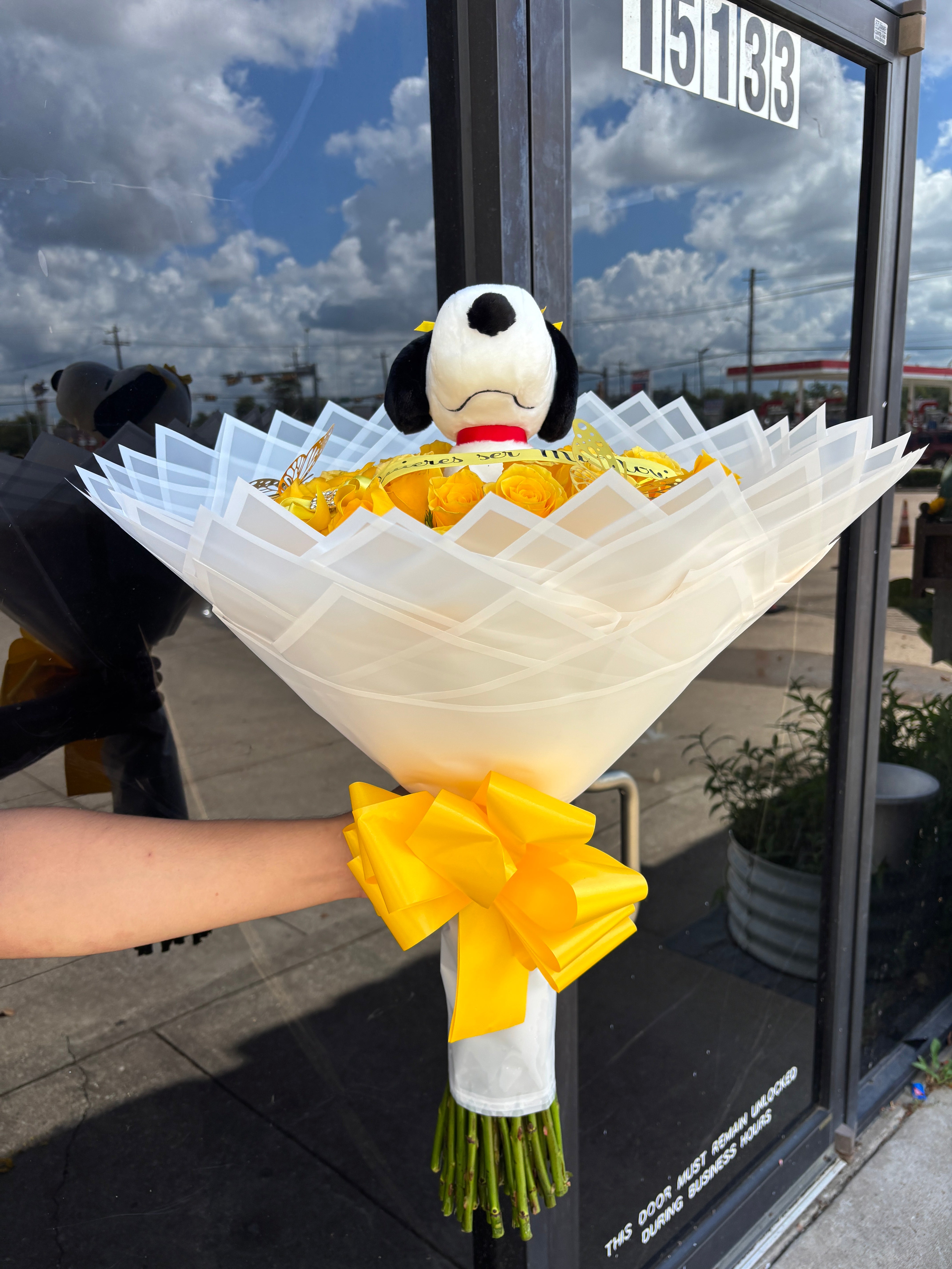 Yellow flowers for my snoopy girlđź’›