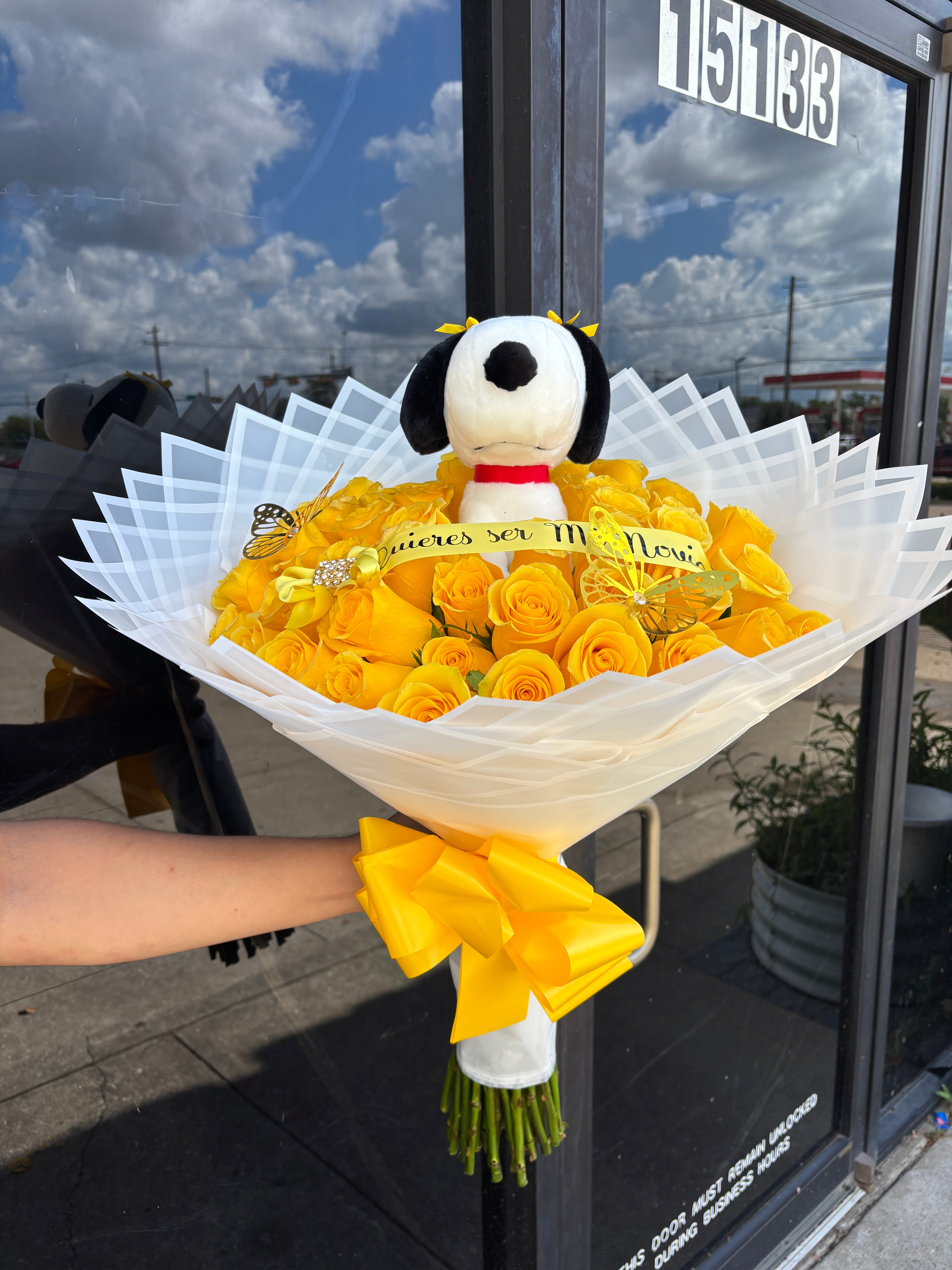 Yellow flowers for my snoopy girlđź’›