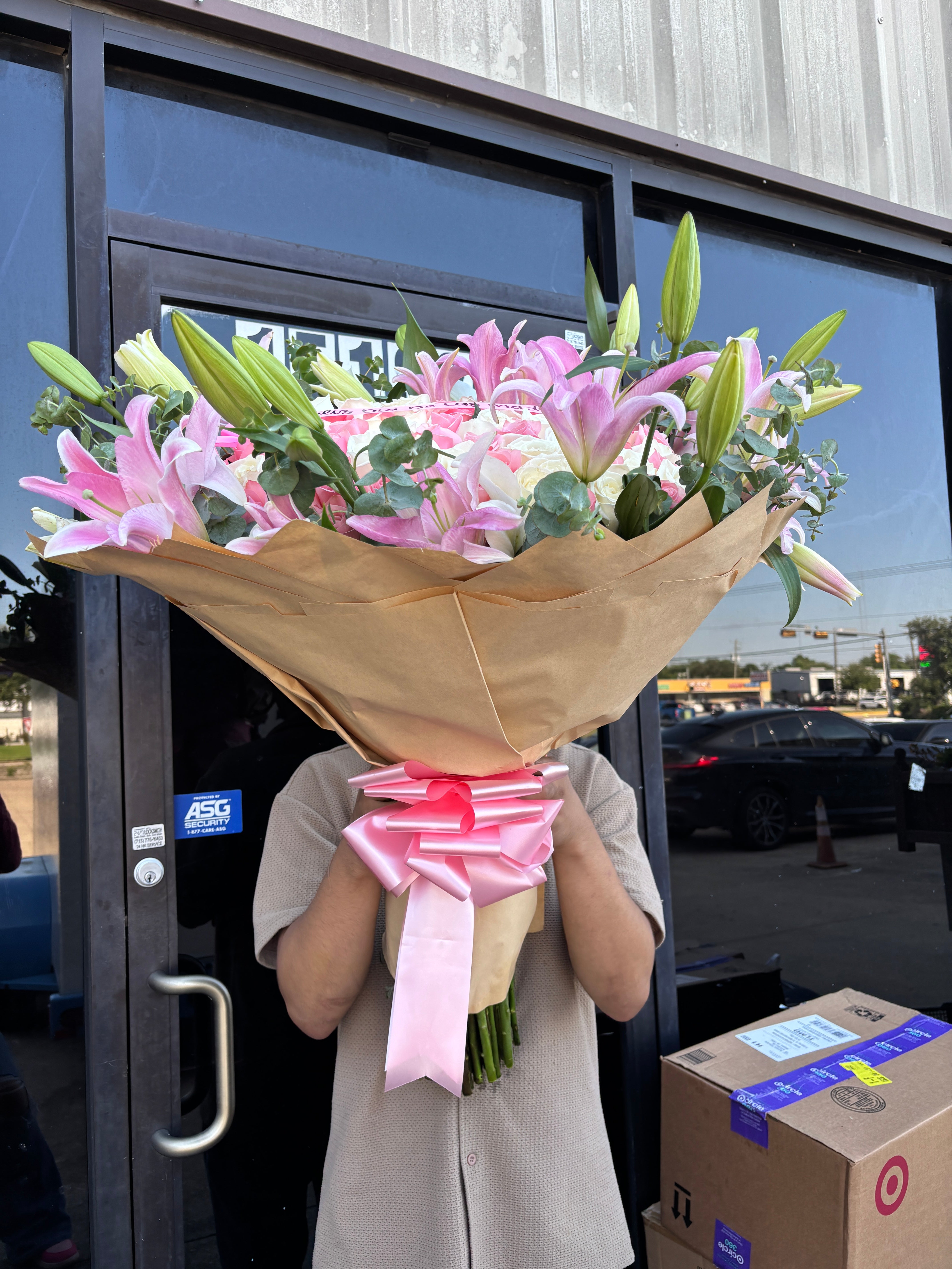 100 roses + Lily’s bouquet 🎀
