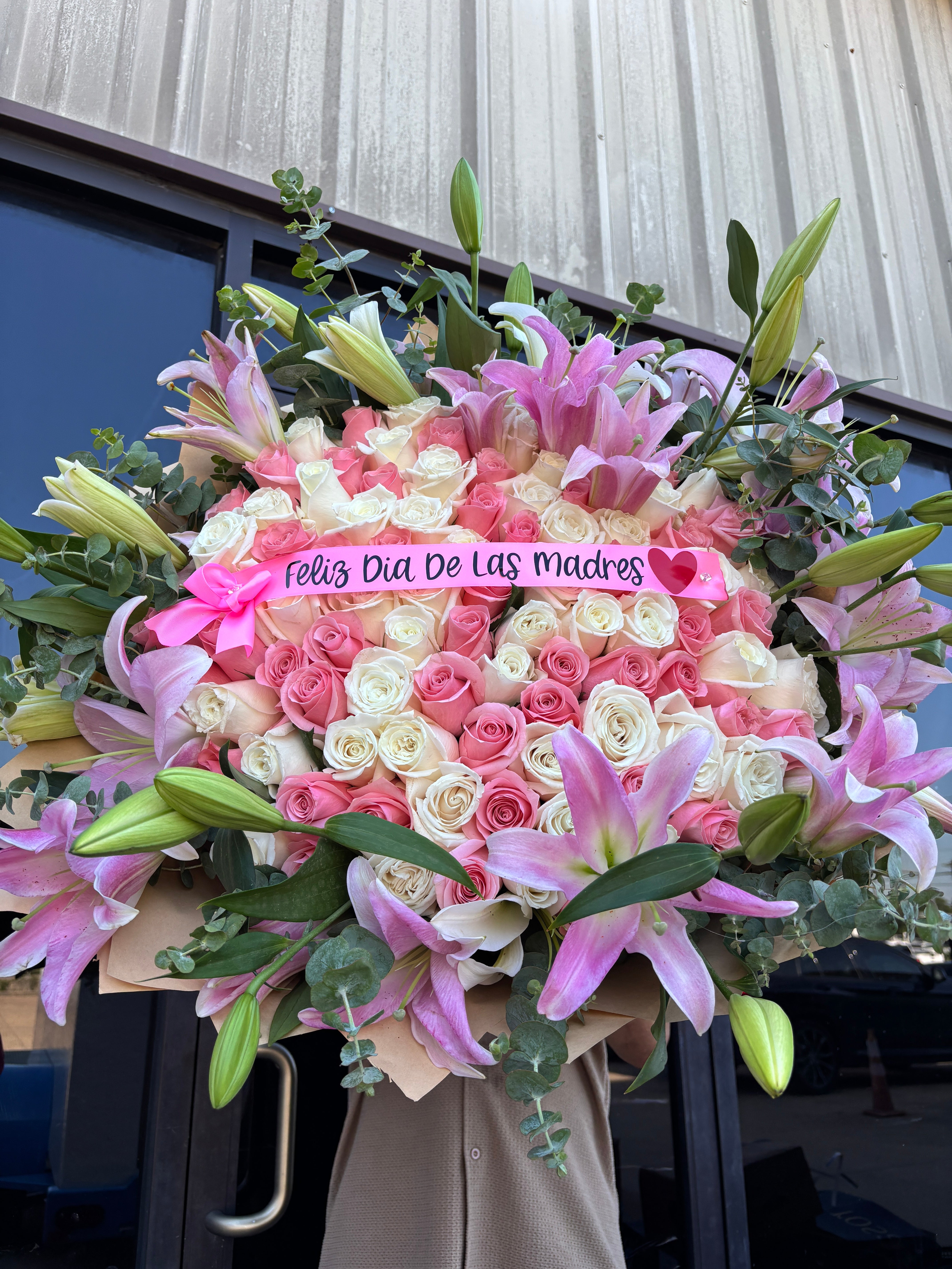 100 roses + Lily’s bouquet 🎀