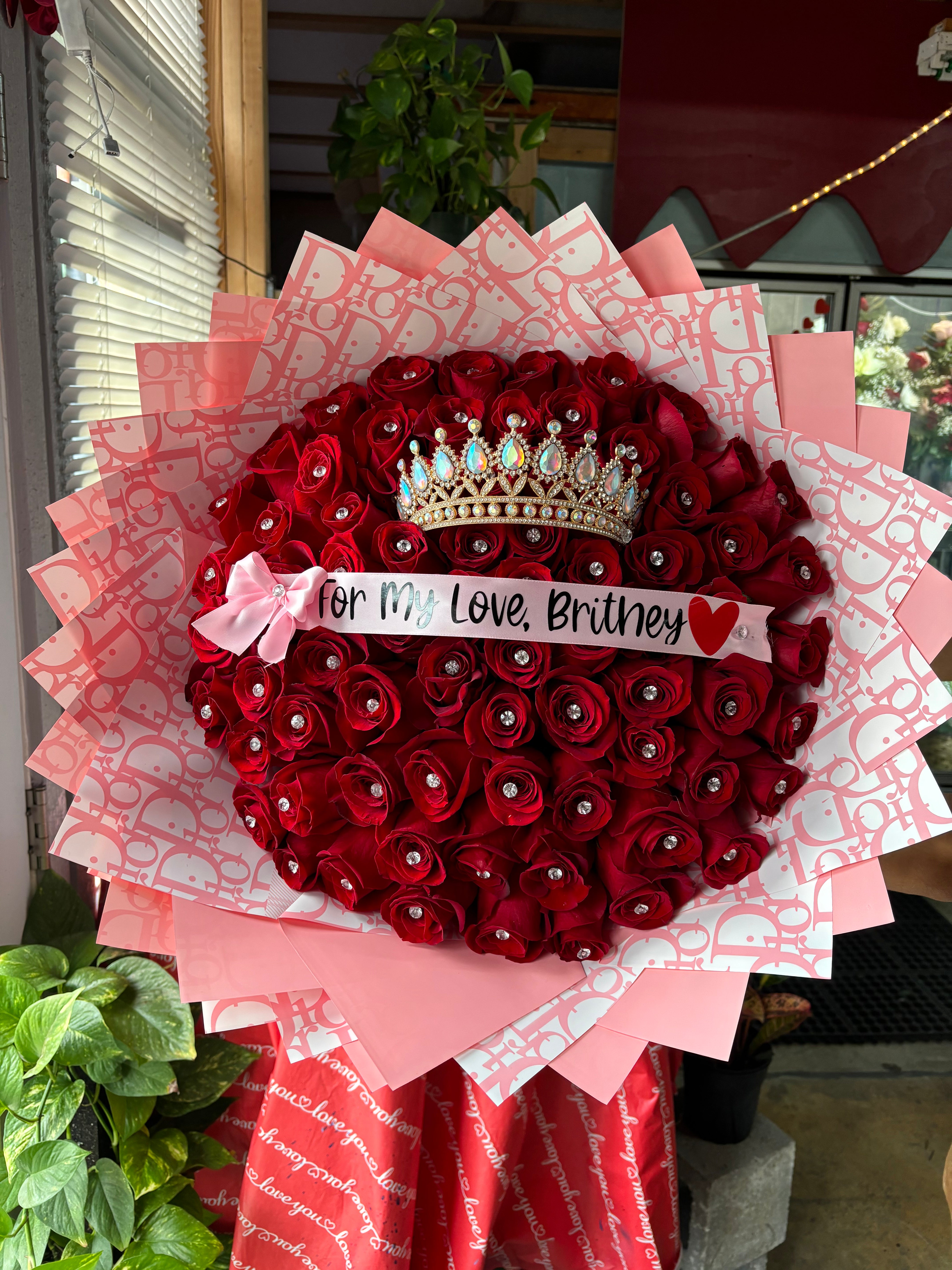 75 RED Rose ramo buchon with diamonds✨