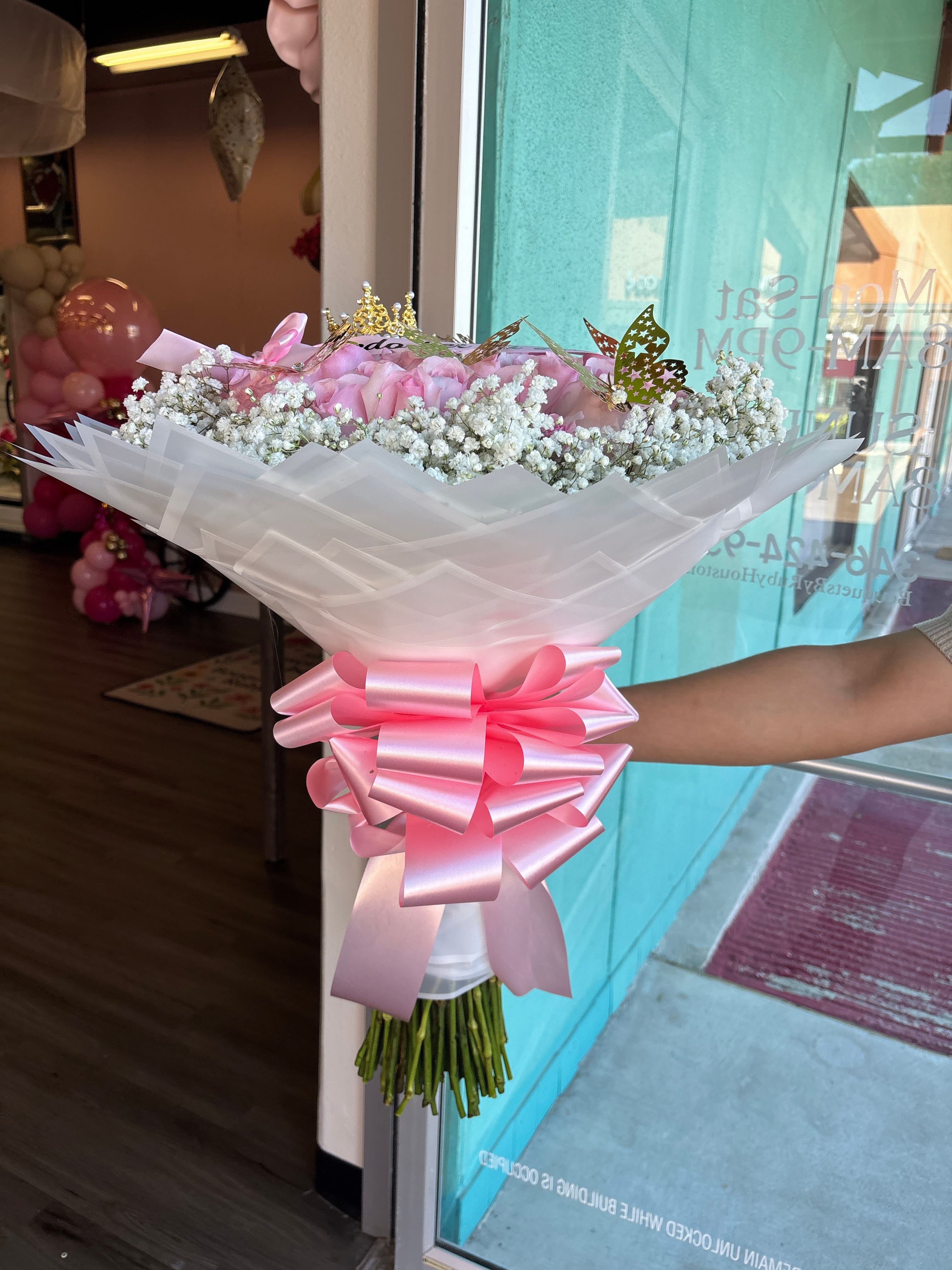 50 pink roses + babysbreath ๐