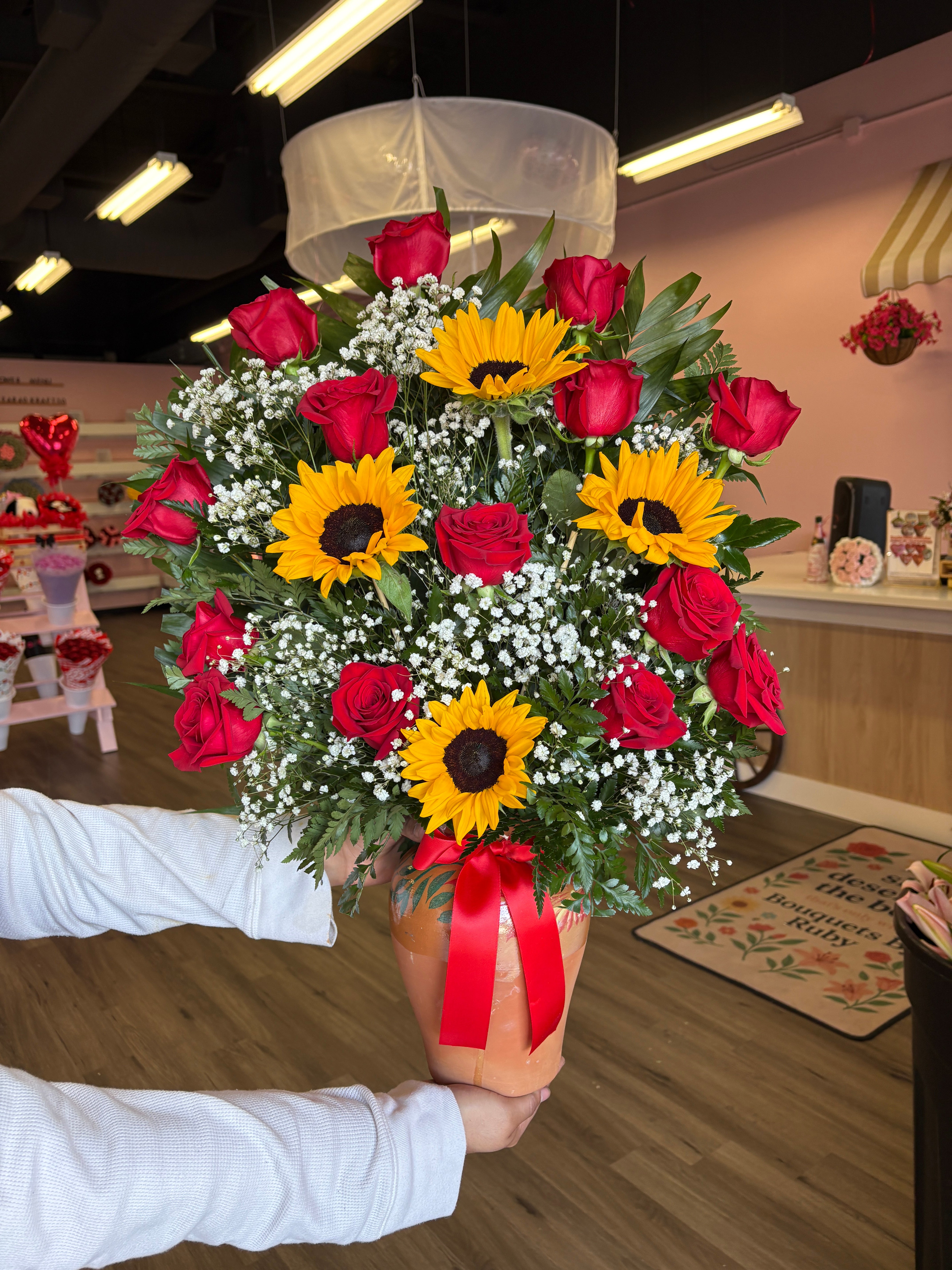 Jarron de Rosas y girasoles para Ti, madre 🏺❤️🌻