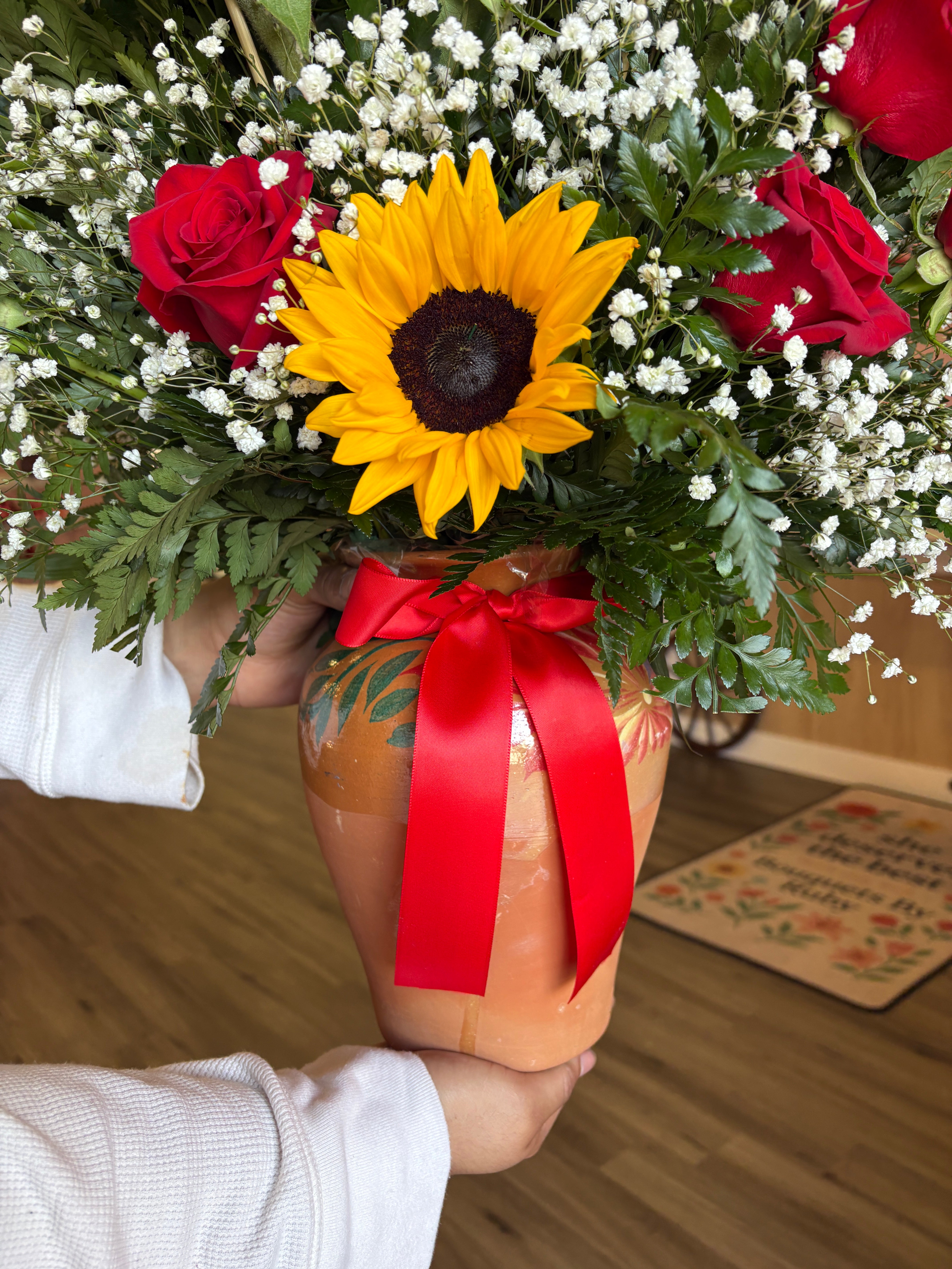 Jarron de Rosas y girasoles para Ti, madre 🏺❤️🌻