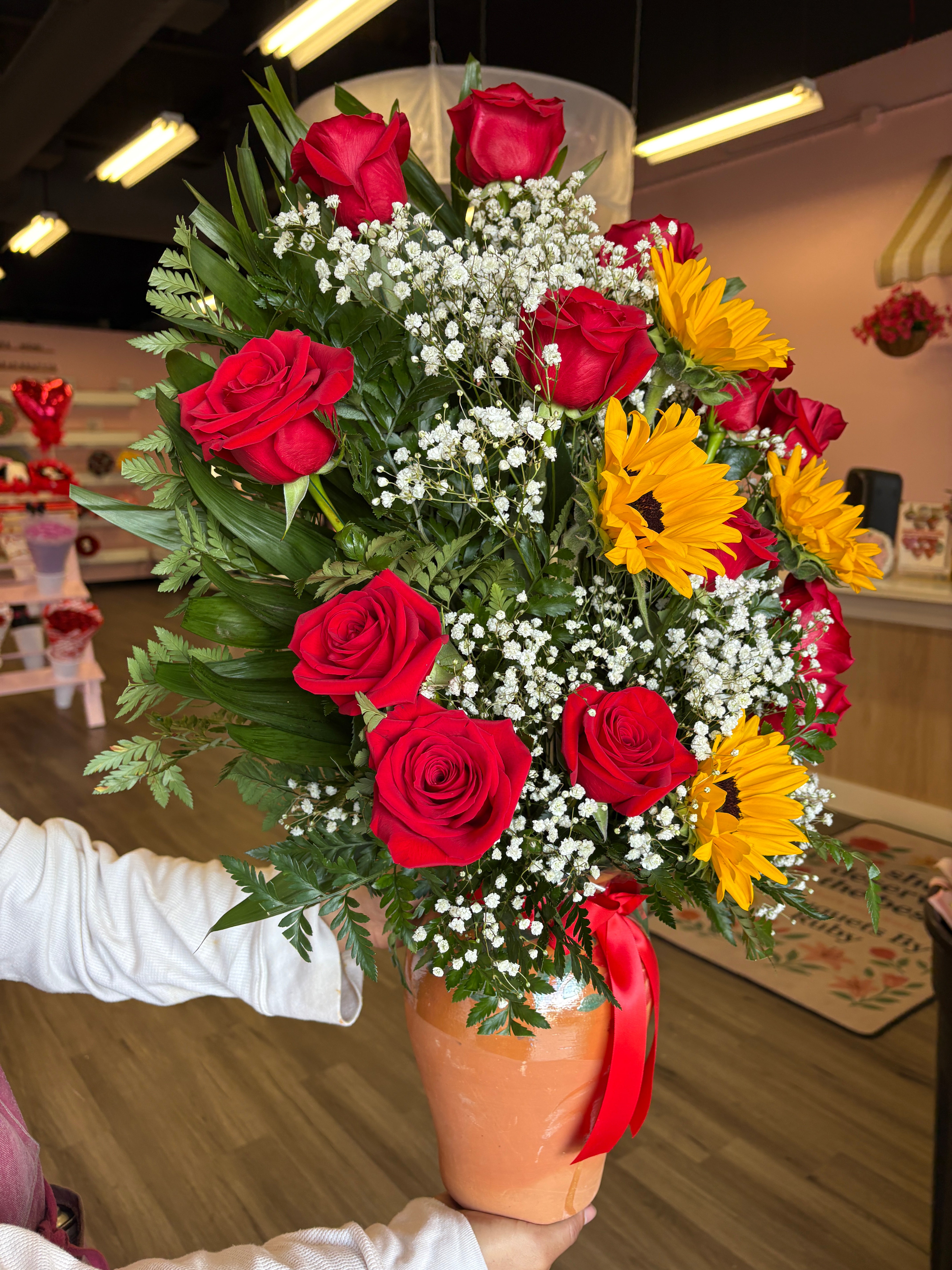 Jarron de Rosas y girasoles para Ti, madre 🏺❤️🌻