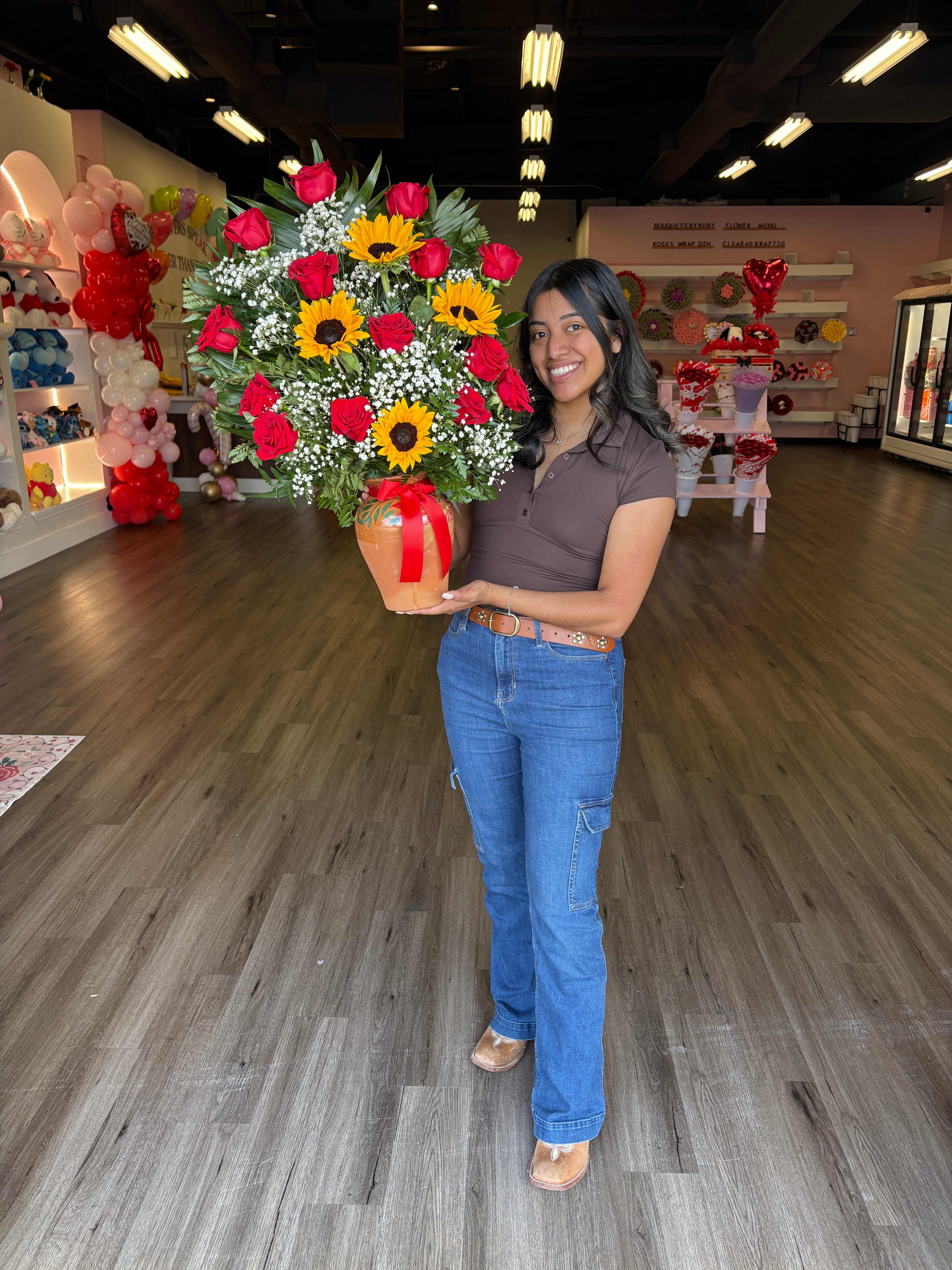 Jarron de Rosas y girasoles para Ti, madre 🏺❤️🌻