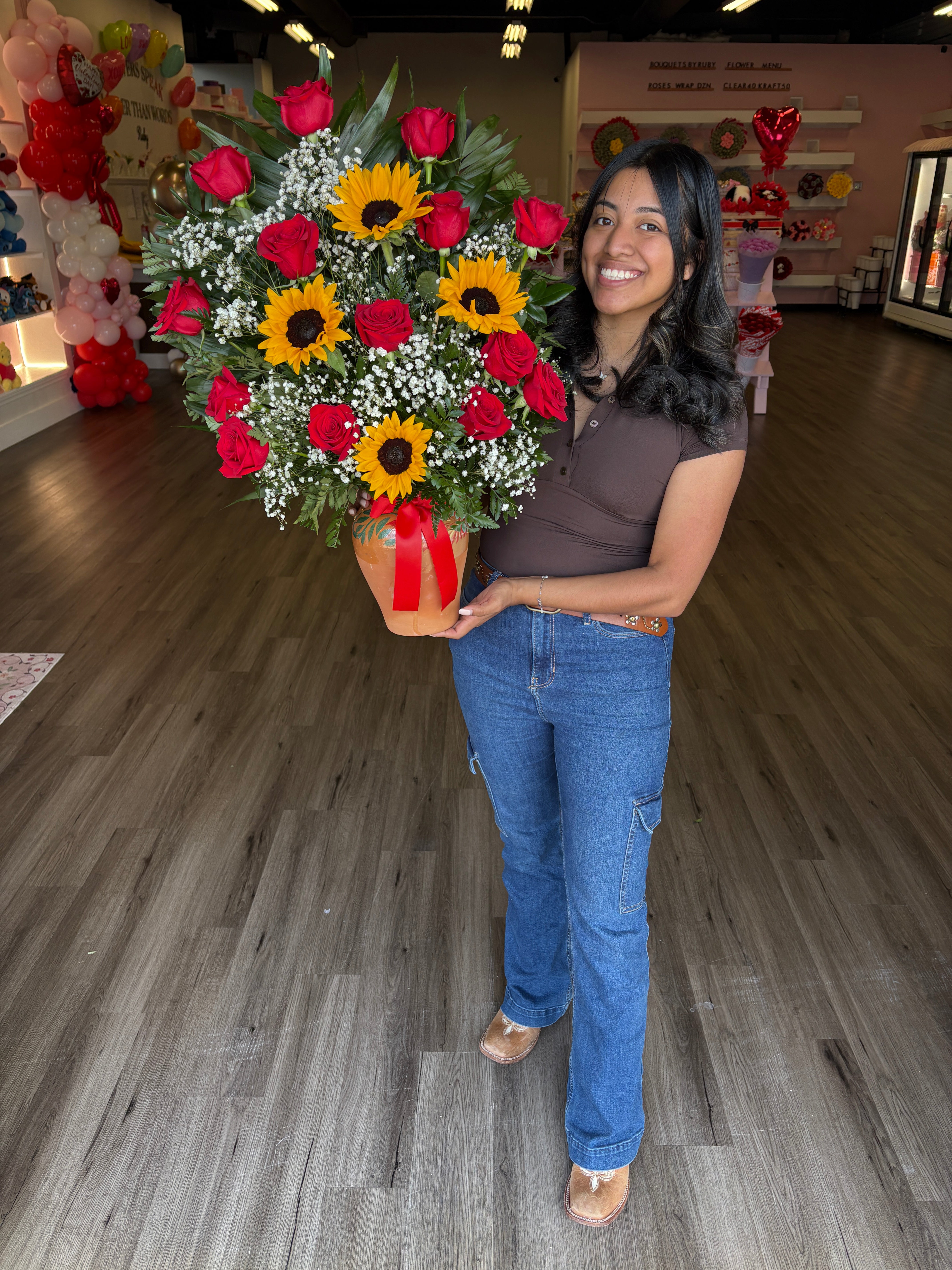 Jarron de Rosas y girasoles para Ti, madre 🏺❤️🌻