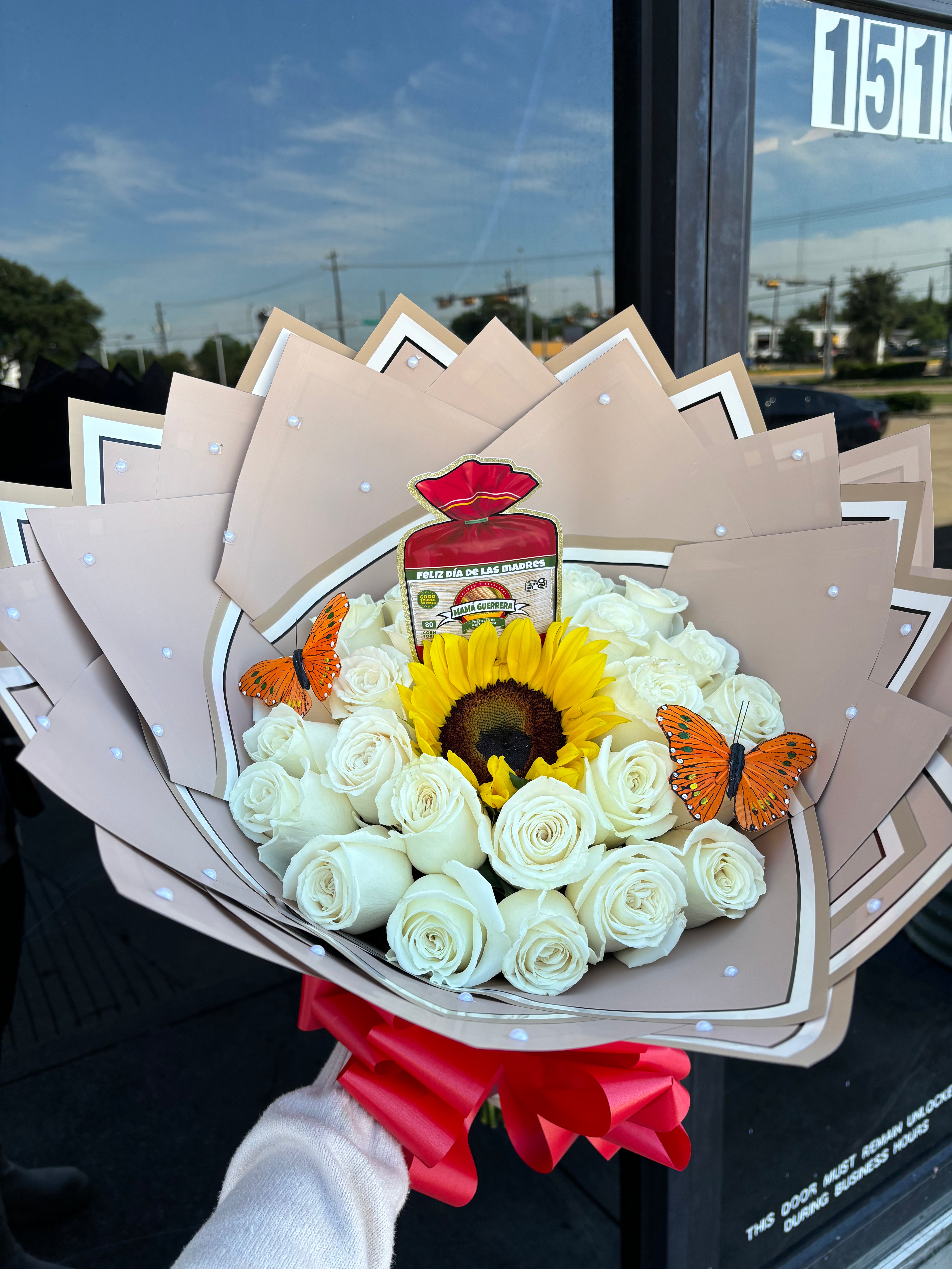 24 rose + sunflower (tortilla topper) bouquetš§”