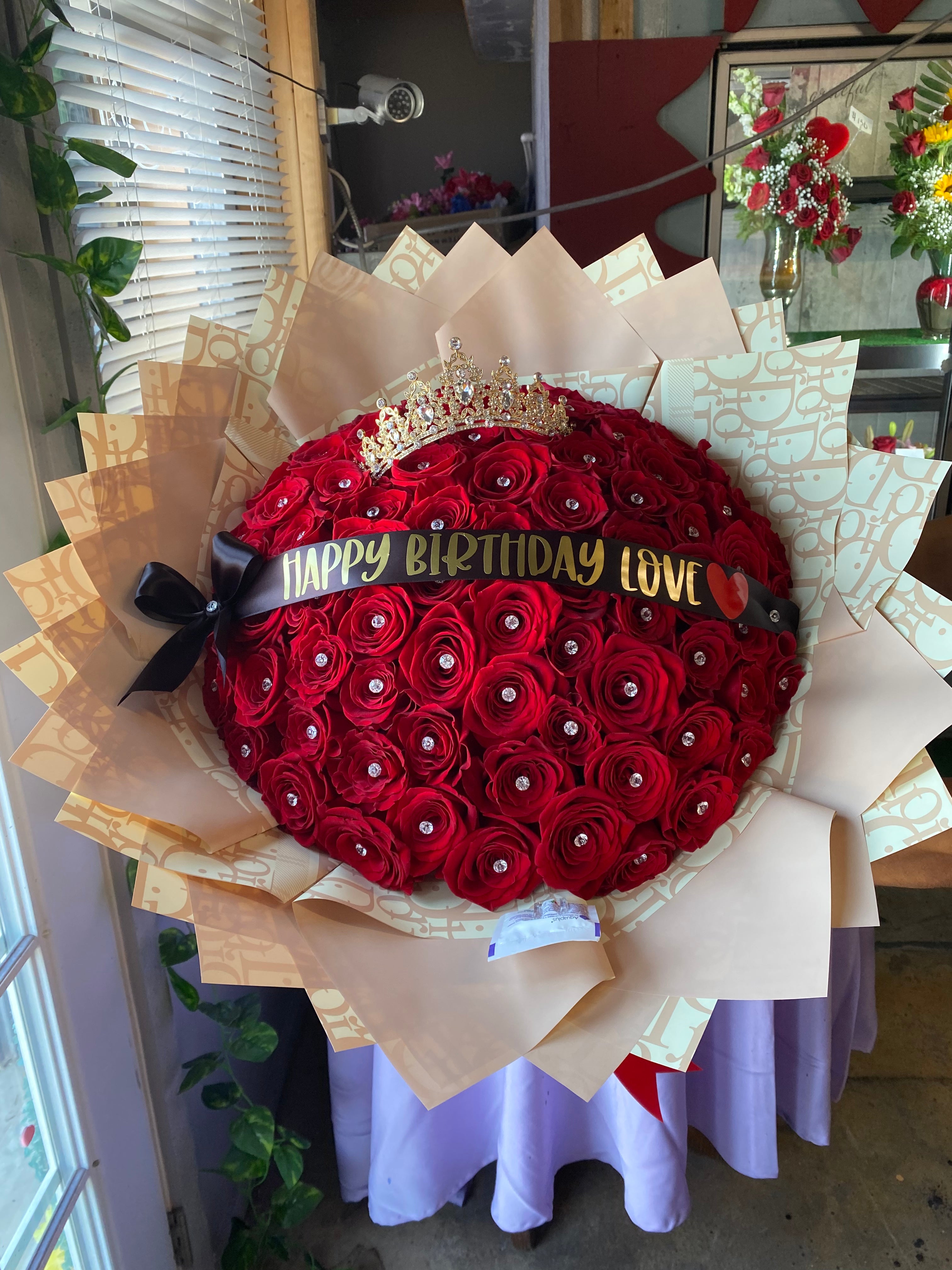75 RED Rose ramo buchon with diamonds✨