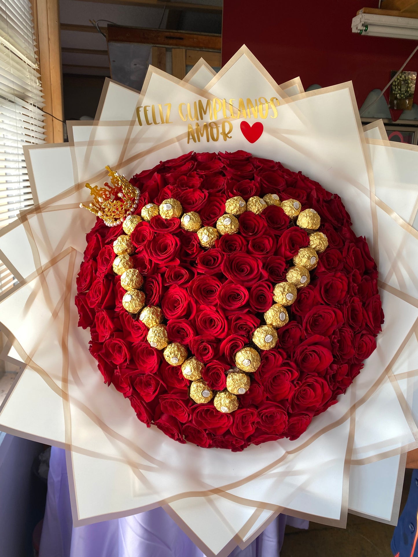 Princess 100 Red Rose + Chocolate Heart ❤️