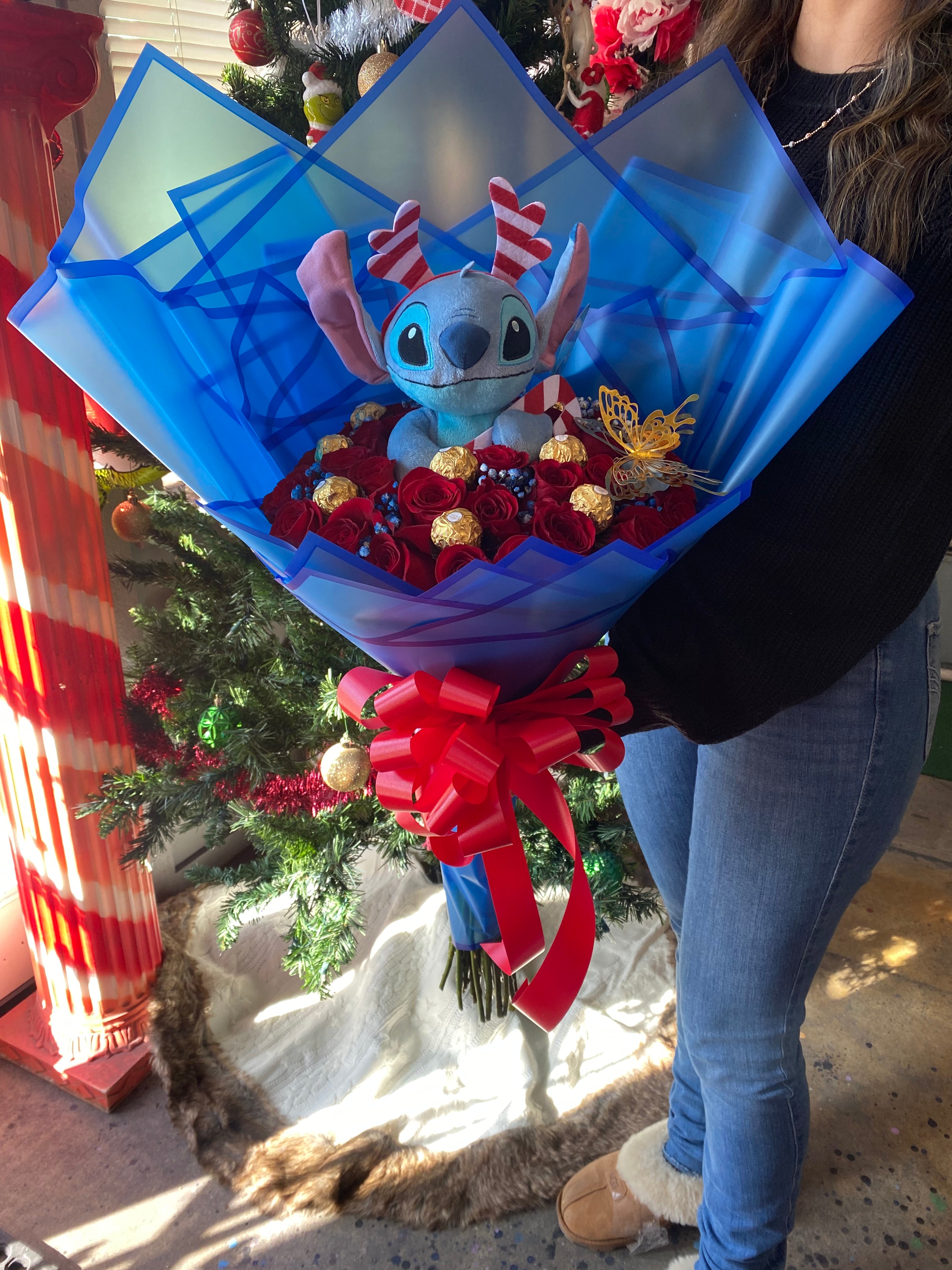 24 roses + stitch plush + blue babysbreath 💙