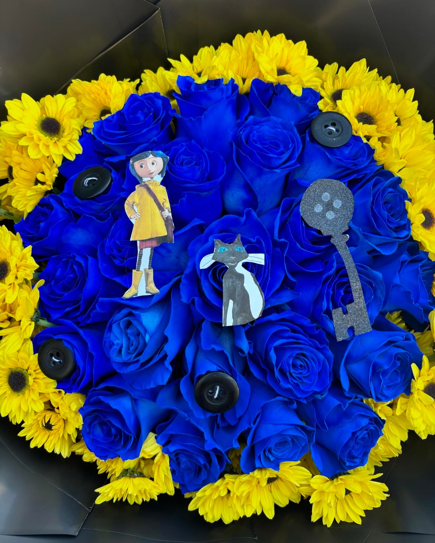 Coraline theme 24 rose bouquet 💙