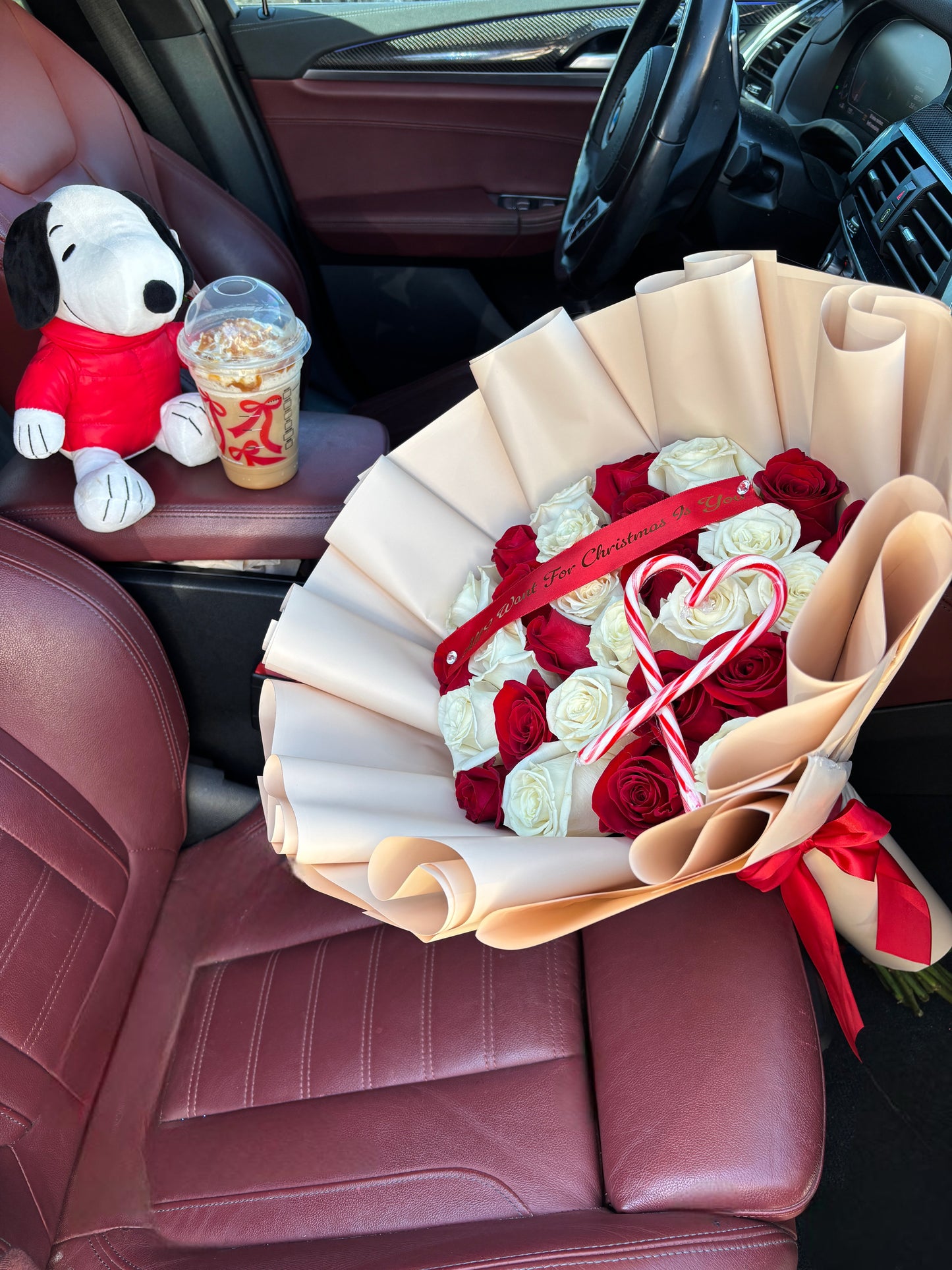 25 ct rose + snoopy set combo Christmas theme❤️