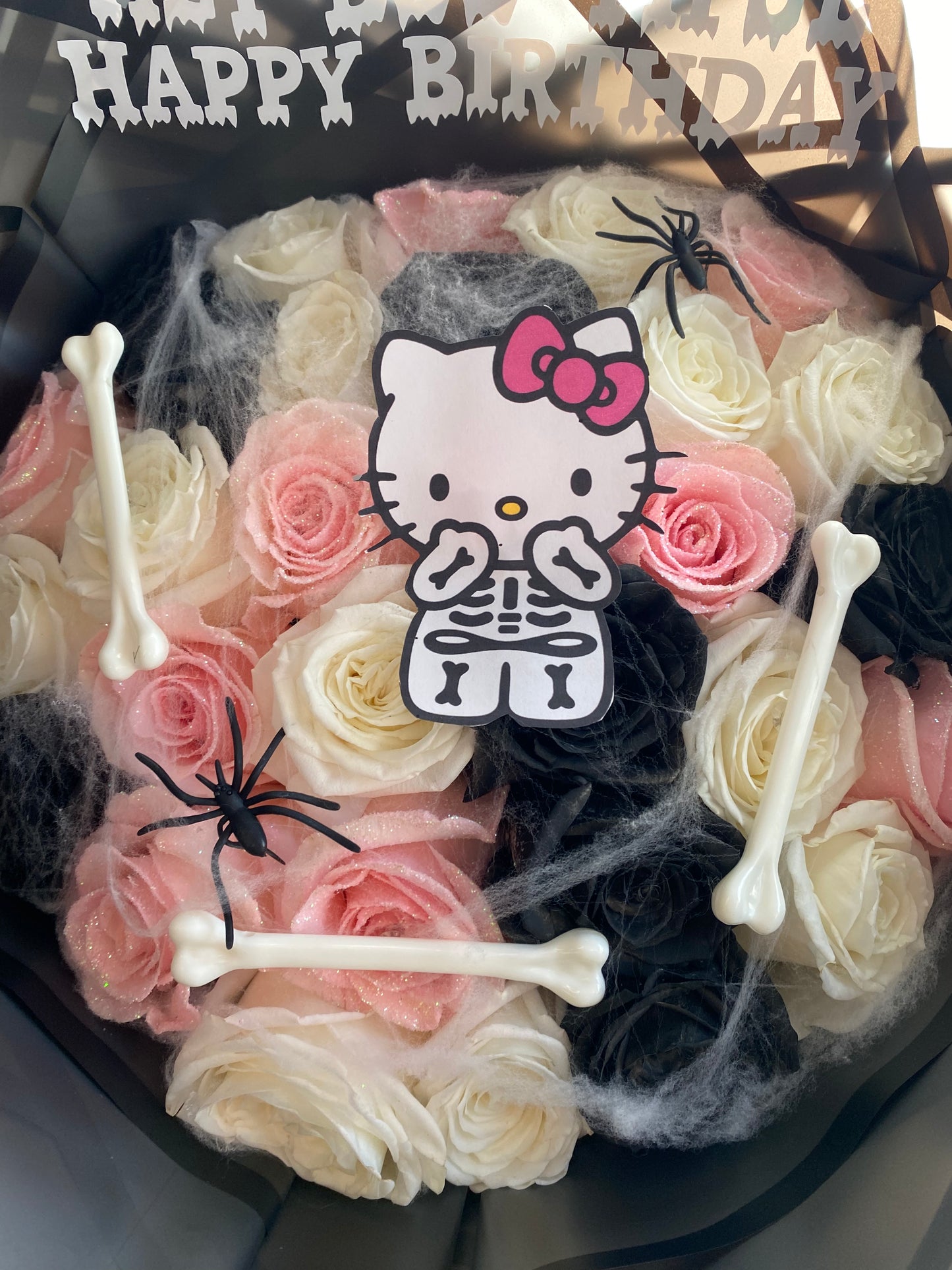 24 ct soft spooky bouquet with skeleton HK topper🦴🎀