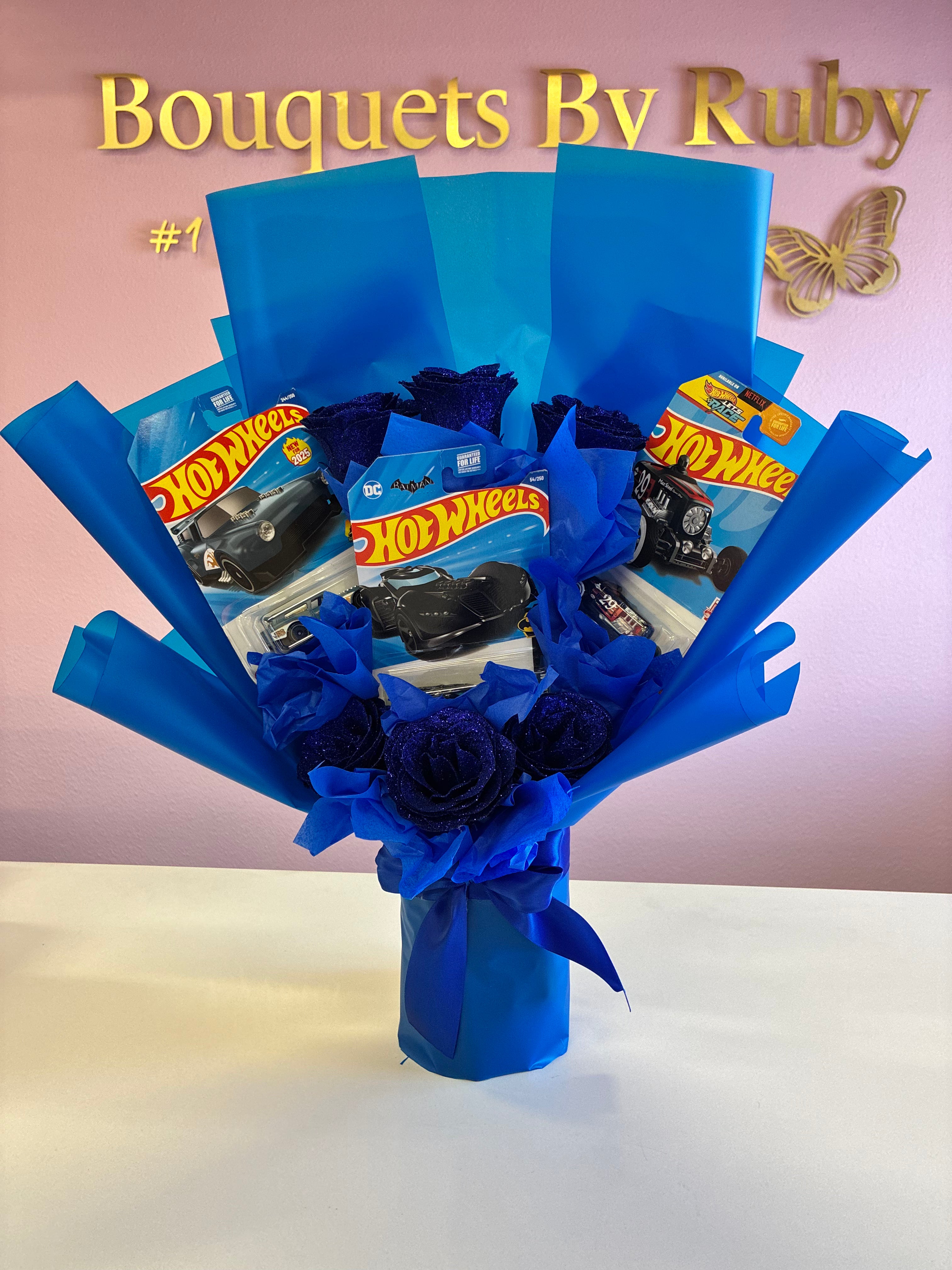 3 cars + 6 eternal black roses 💙
