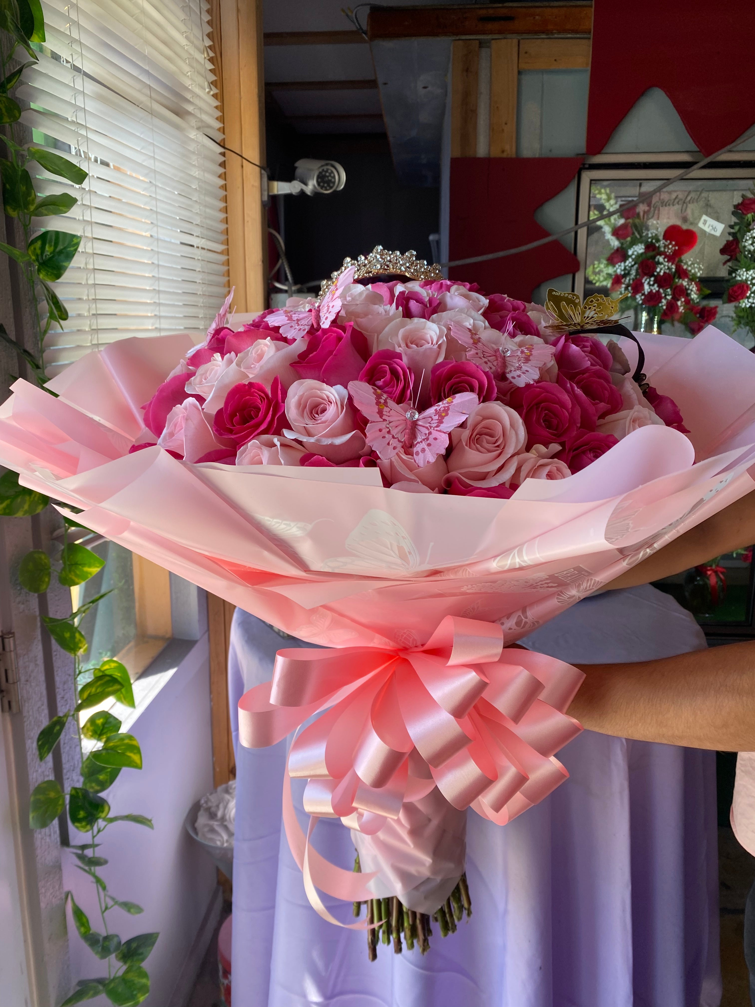 100 roses pink shades 🎀